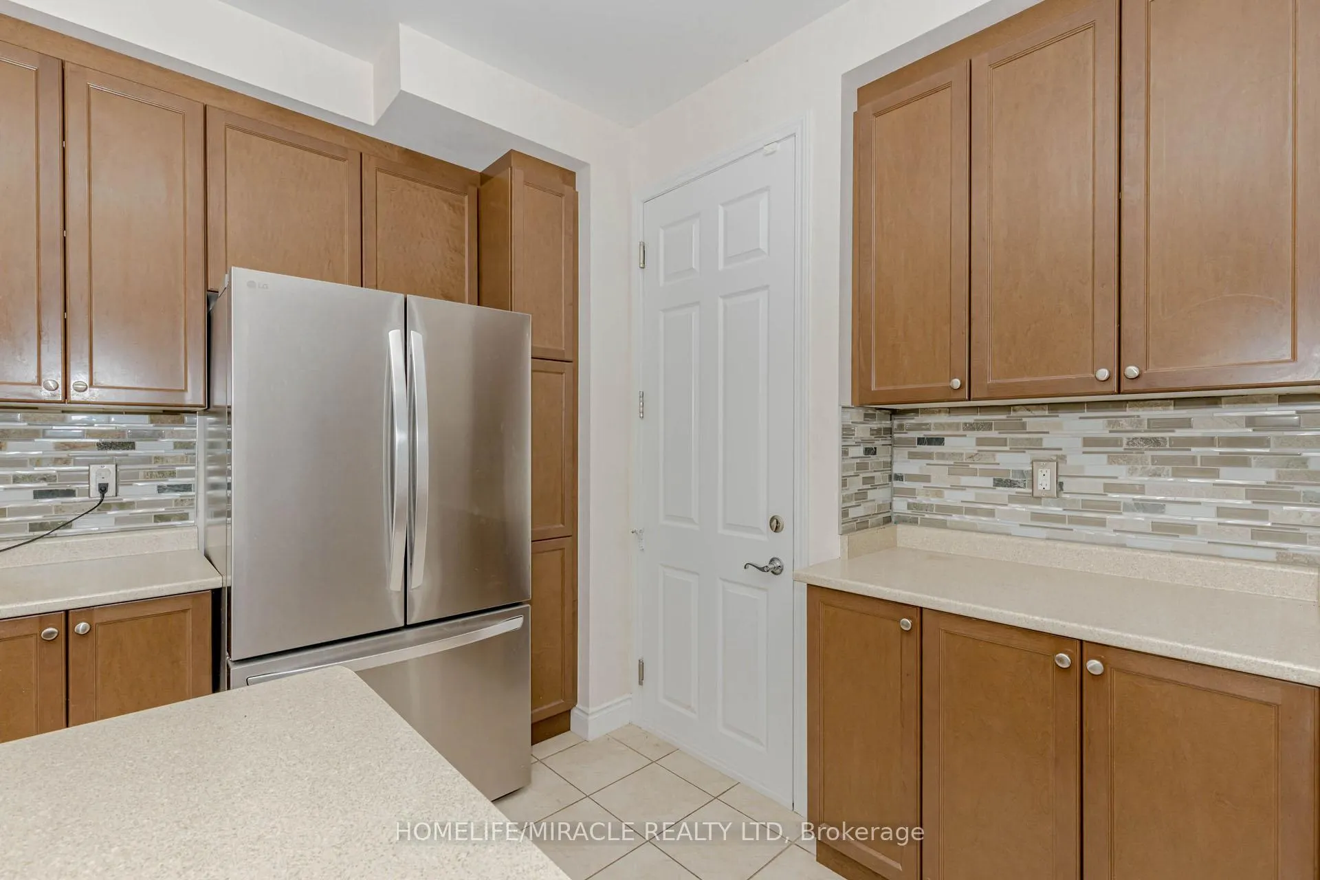 Photo 13 of 19 Bannister Crescent, Brampton, Northwest Brampton — HOMEH