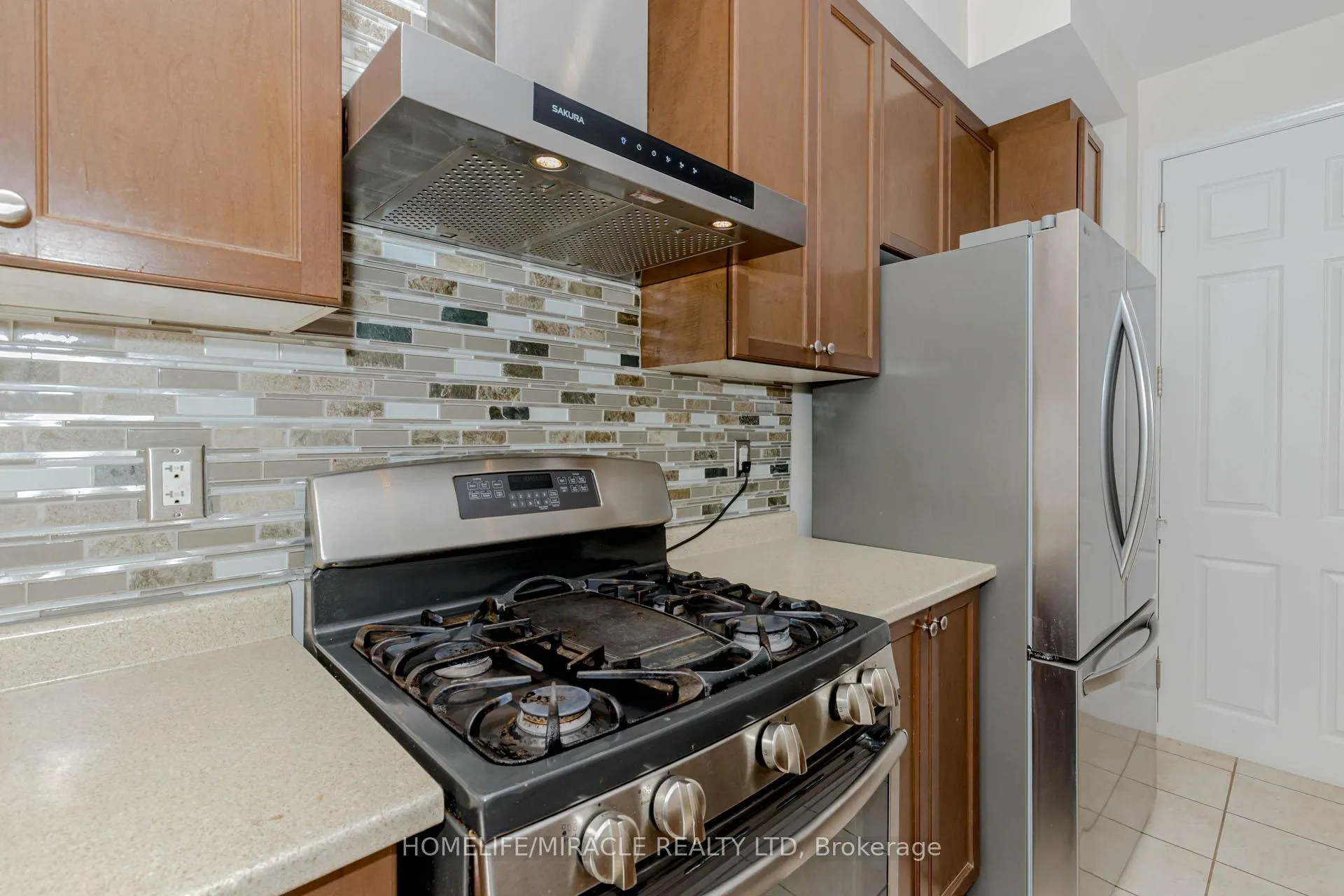 Photo 14 of 19 Bannister Crescent, Brampton, Northwest Brampton — HOMEH