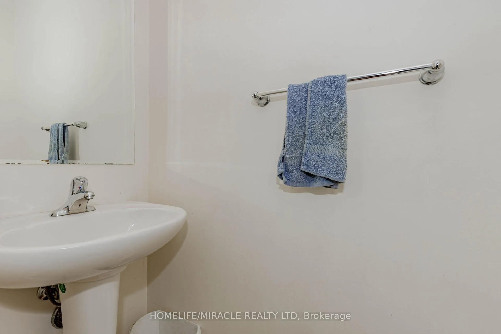 Photo 18 of 19 Bannister Crescent, Brampton, Northwest Brampton — HOMEH