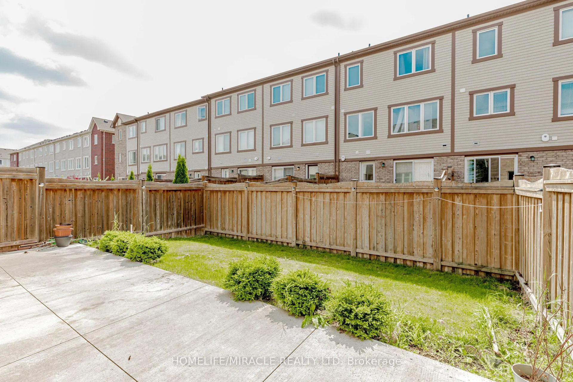 Photo 34 of 19 Bannister Crescent, Brampton, Northwest Brampton — HOMEH