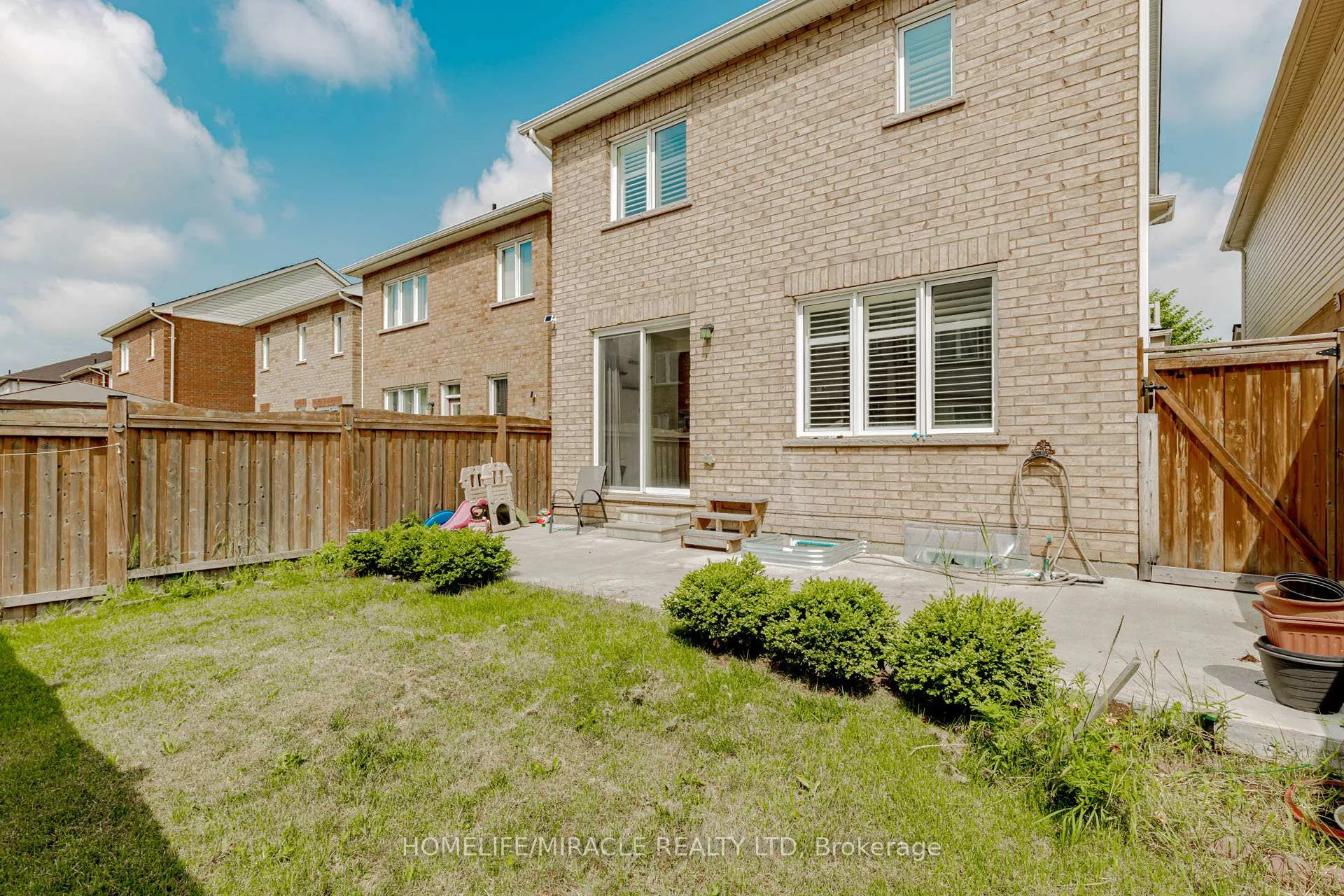 Photo 36 of 19 Bannister Crescent, Brampton, Northwest Brampton — HOMEH