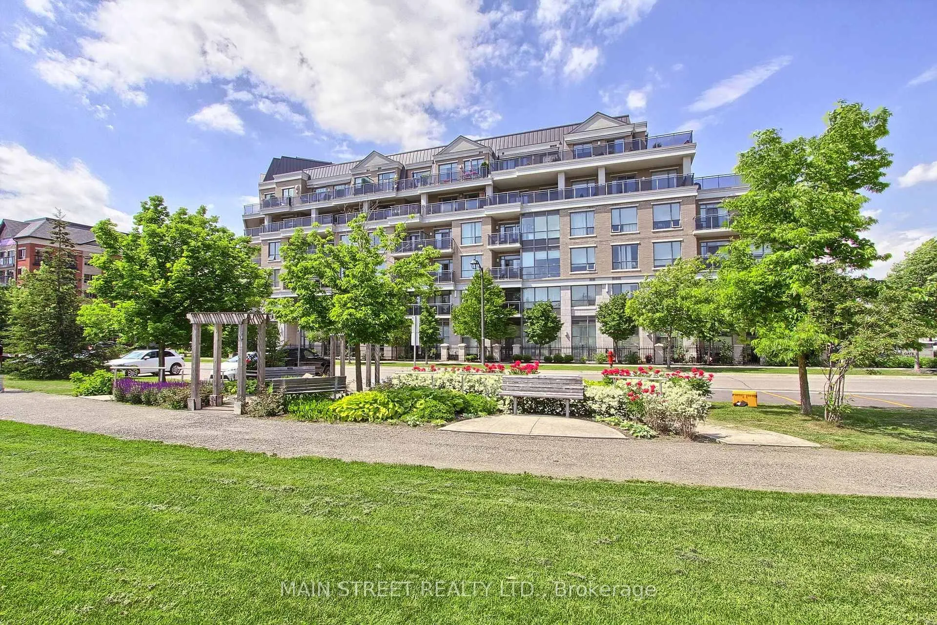 Photo 3 of Unit 320, 111 Civic Square Gate W, Aurora, Bayview Wellington — HOMEH
