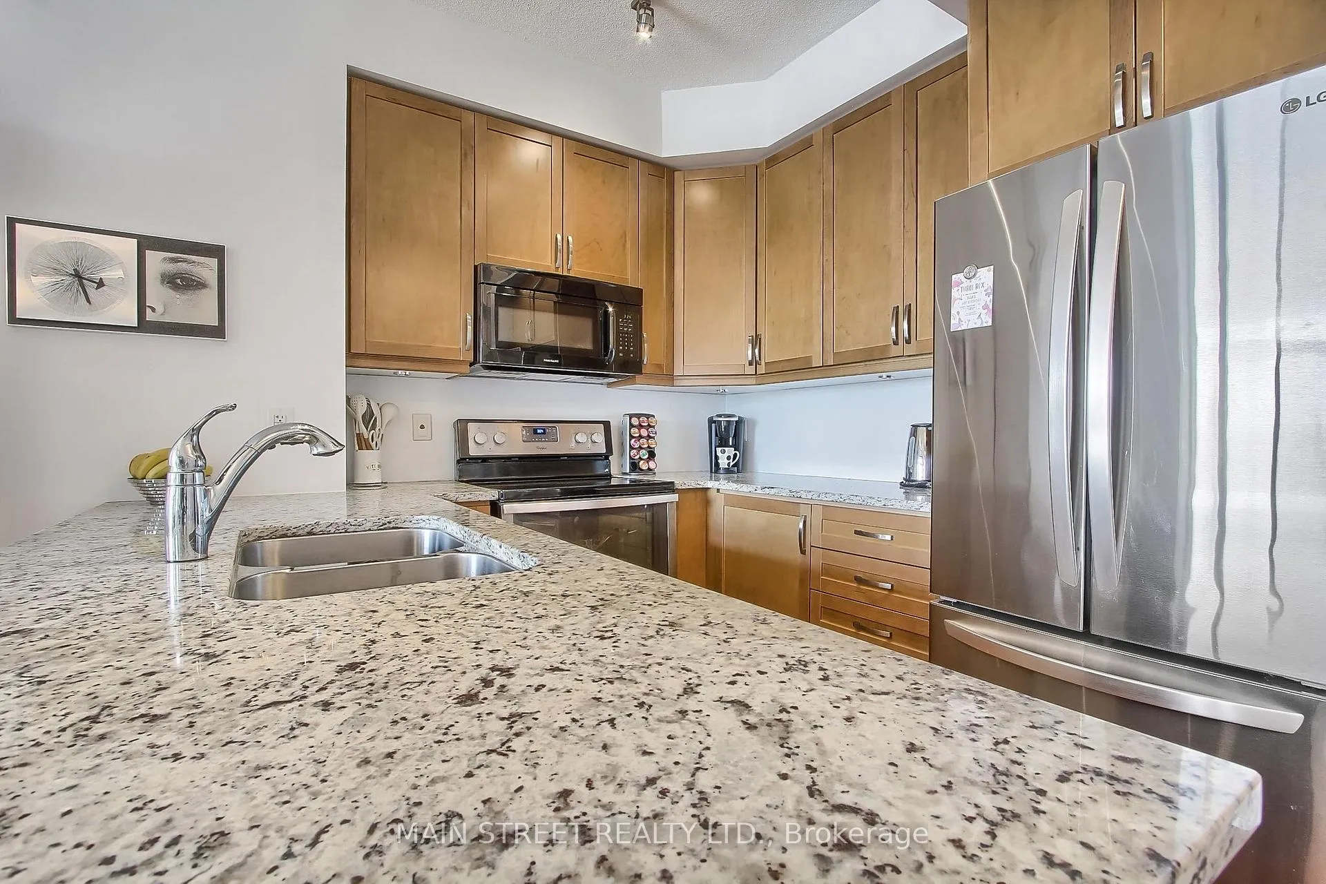 Photo 8 of Unit 320, 111 Civic Square Gate W, Aurora, Bayview Wellington — HOMEH