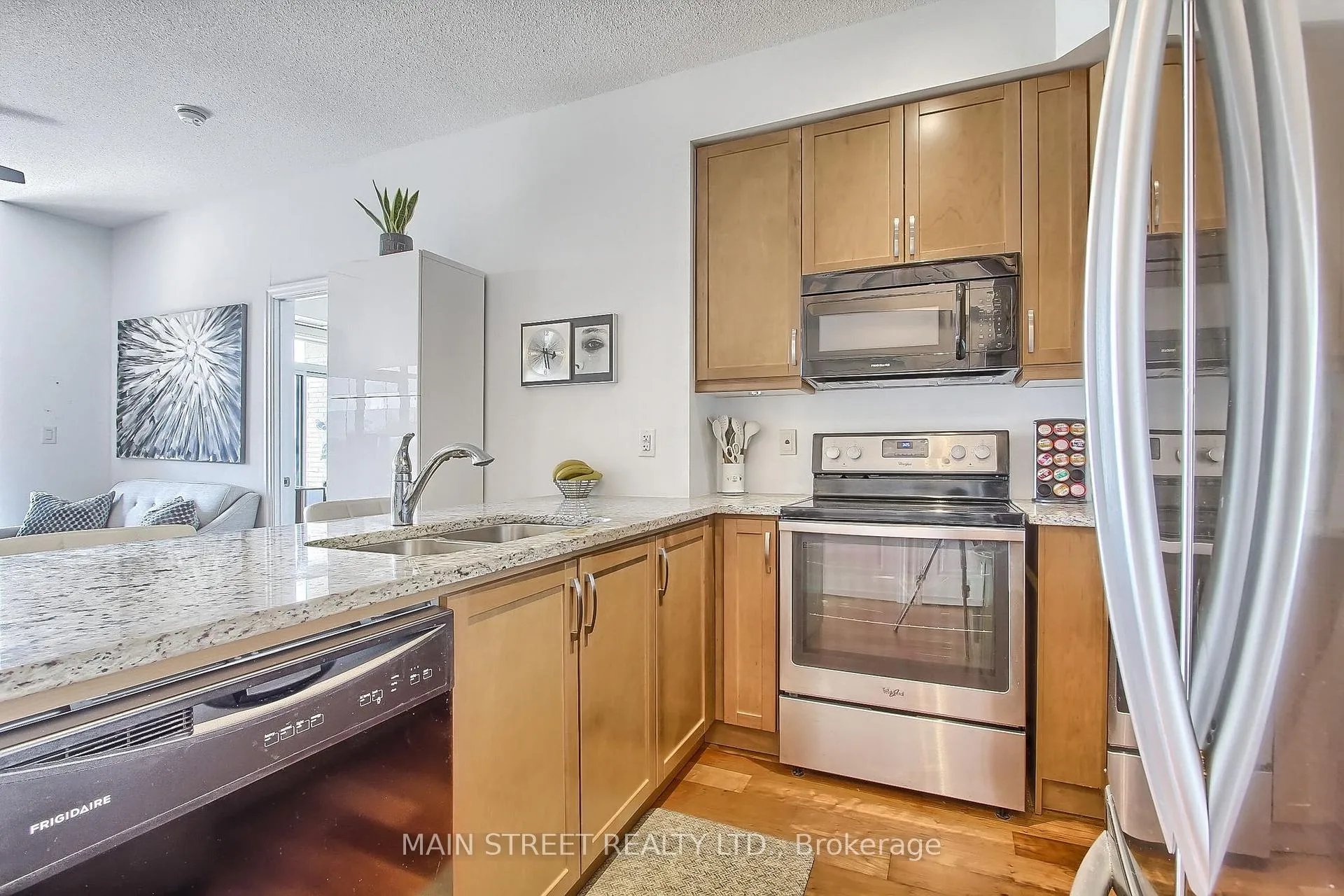 Photo 10 of Unit 320, 111 Civic Square Gate W, Aurora, Bayview Wellington — HOMEH