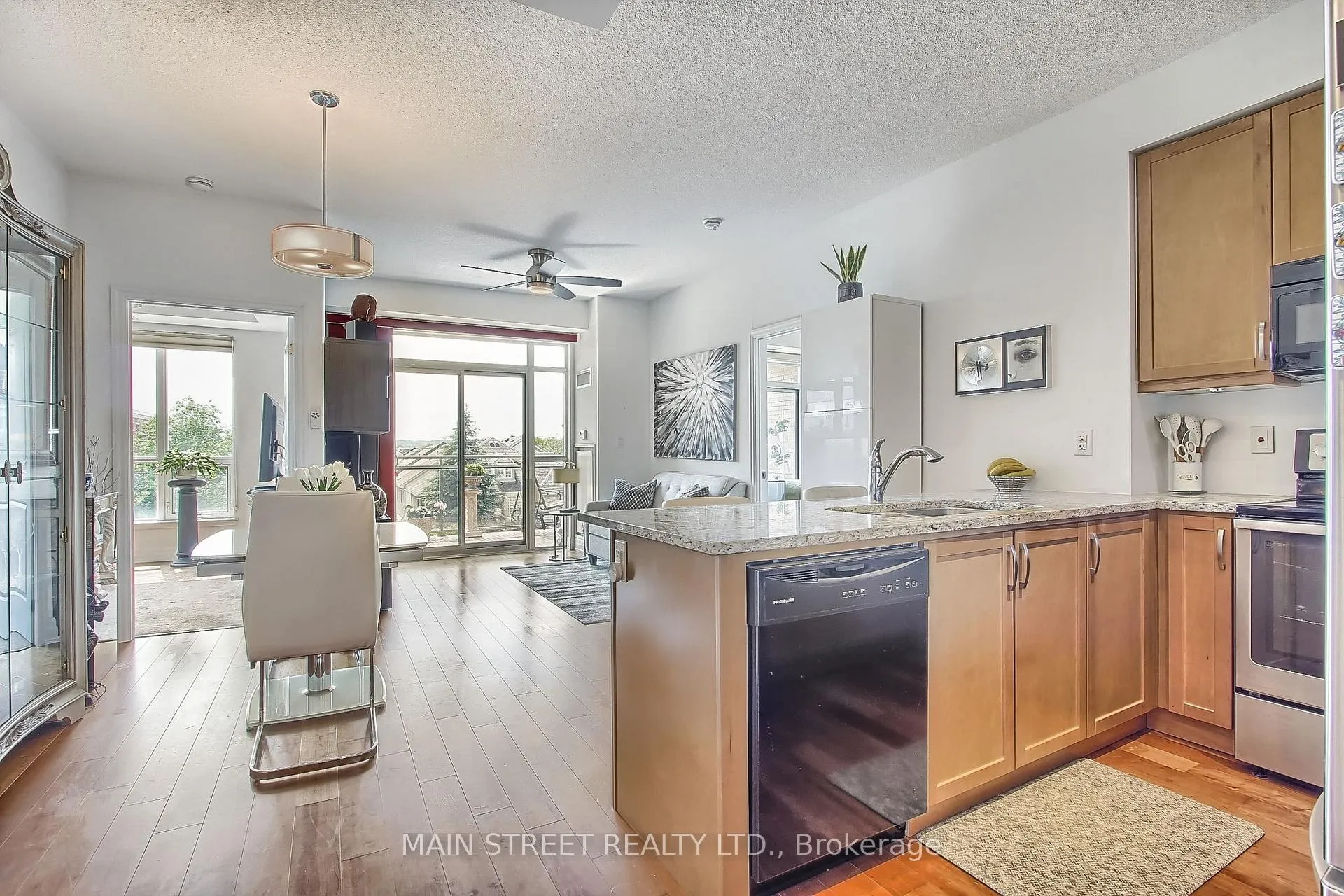 Photo 11 of Unit 320, 111 Civic Square Gate W, Aurora, Bayview Wellington — HOMEH