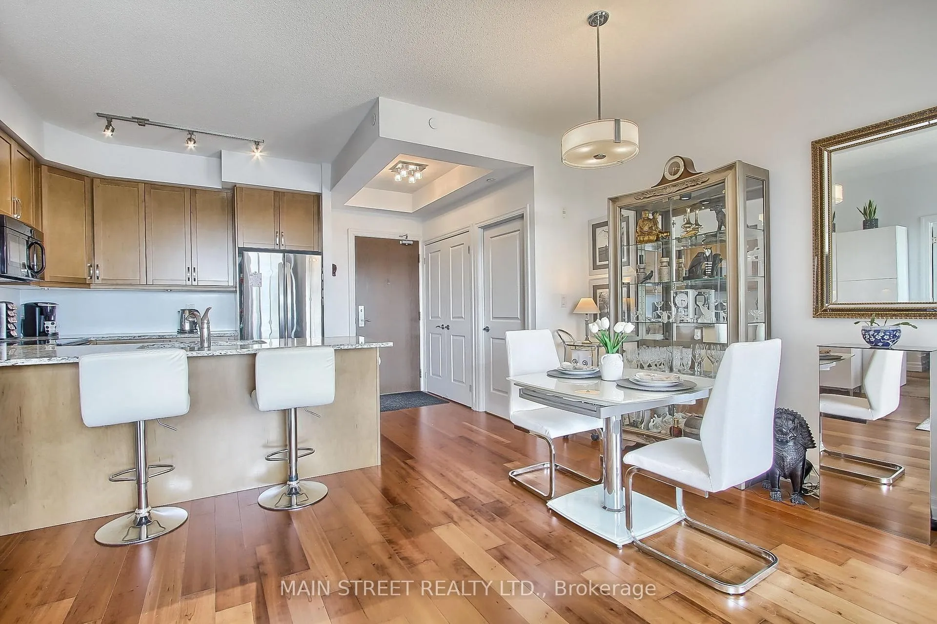Photo 12 of Unit 320, 111 Civic Square Gate W, Aurora, Bayview Wellington — HOMEH