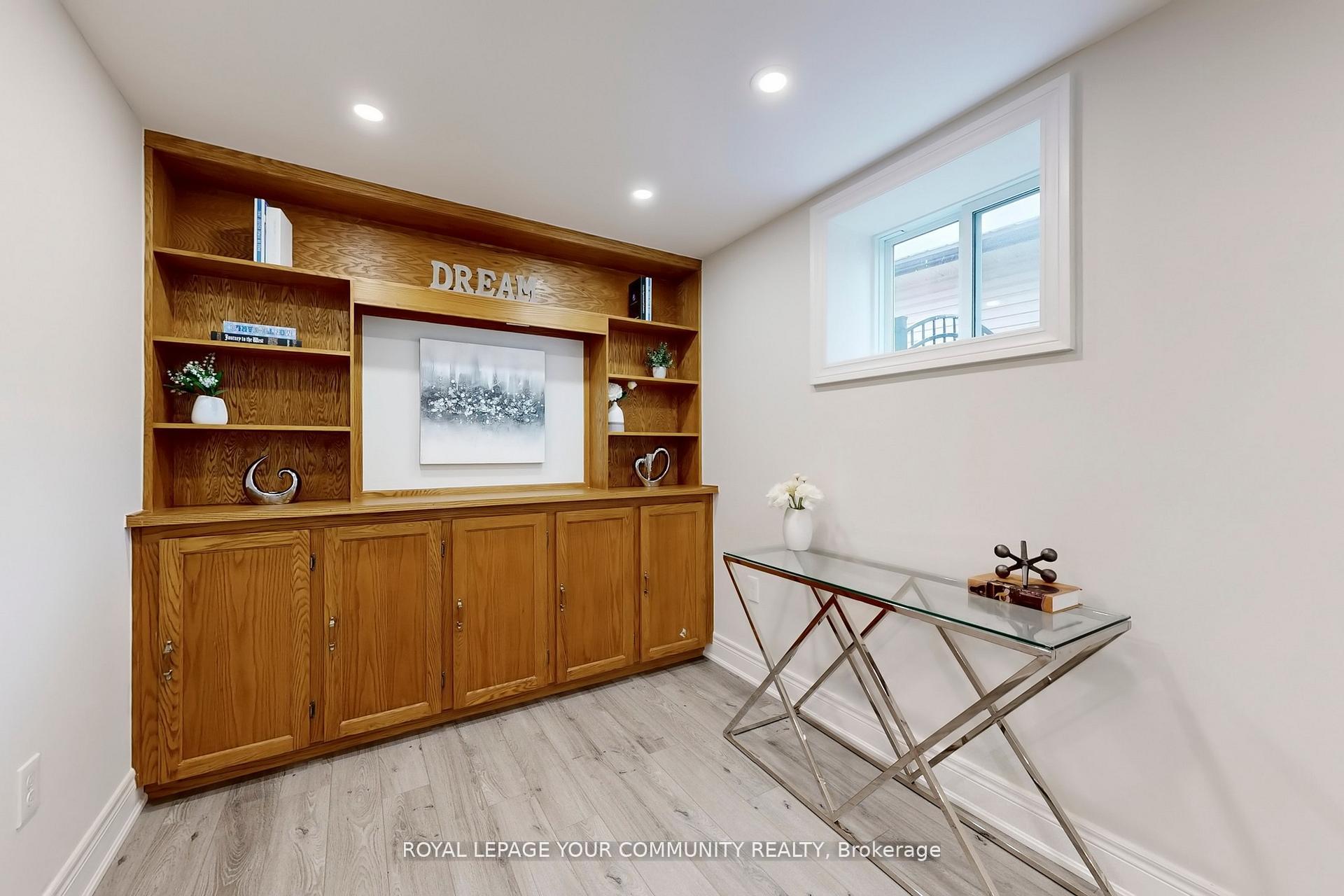 Photo 3 of 2 Charlotte Court, Barrie, Letitia Heights — HOMEH