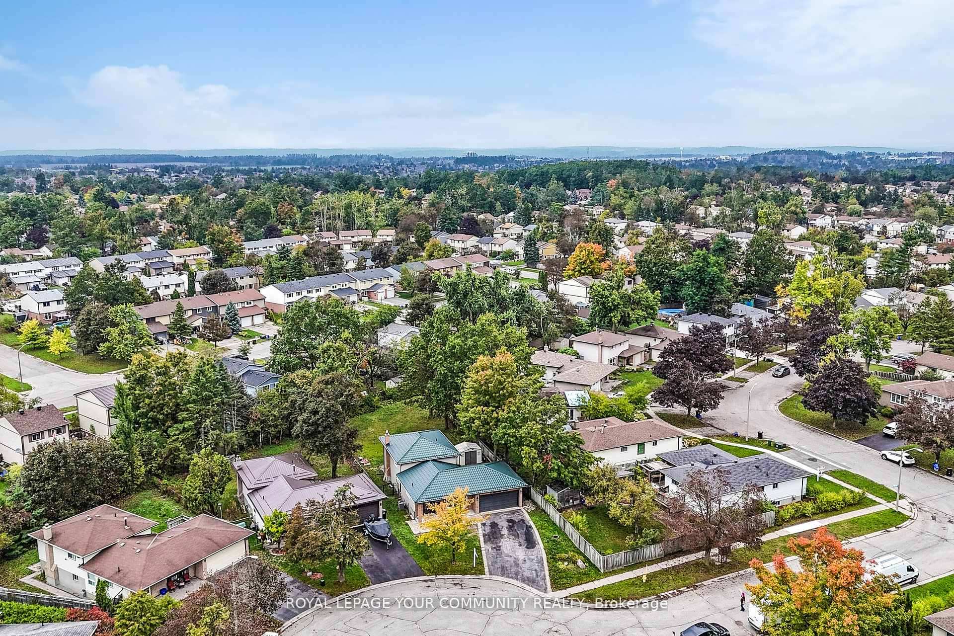 Photo 4 of 2 Charlotte Court, Barrie, Letitia Heights — HOMEH