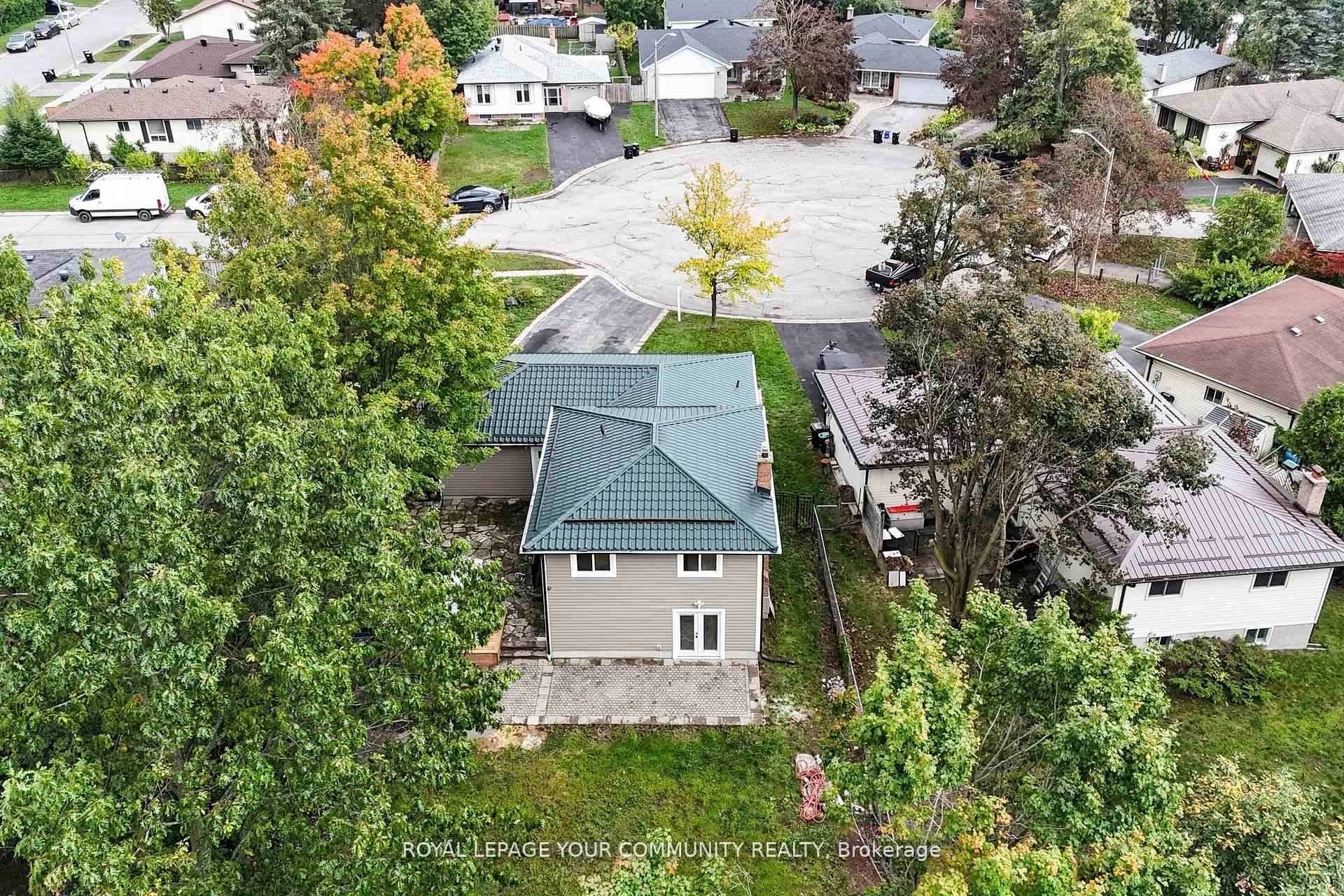 Photo 6 of 2 Charlotte Court, Barrie, Letitia Heights — HOMEH