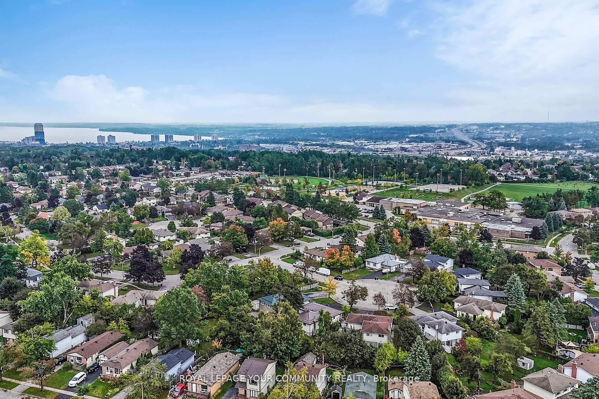 Photo 8 of 2 Charlotte Court, Barrie, Letitia Heights — HOMEH