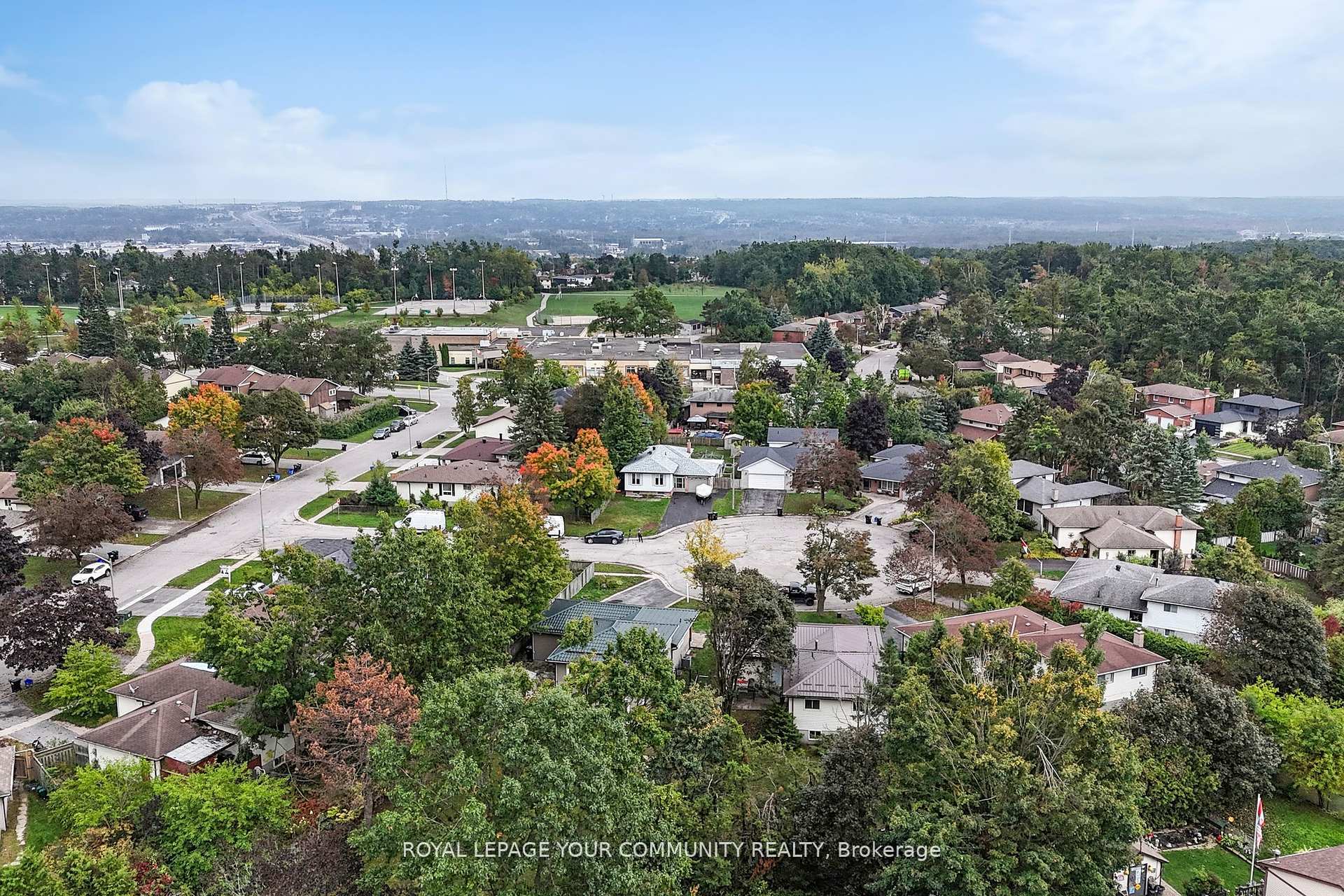 Photo 9 of 2 Charlotte Court, Barrie, Letitia Heights — HOMEH