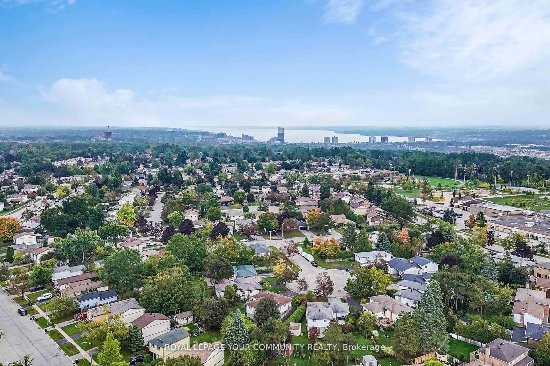 Photo 10 of 2 Charlotte Court, Barrie, Letitia Heights — HOMEH