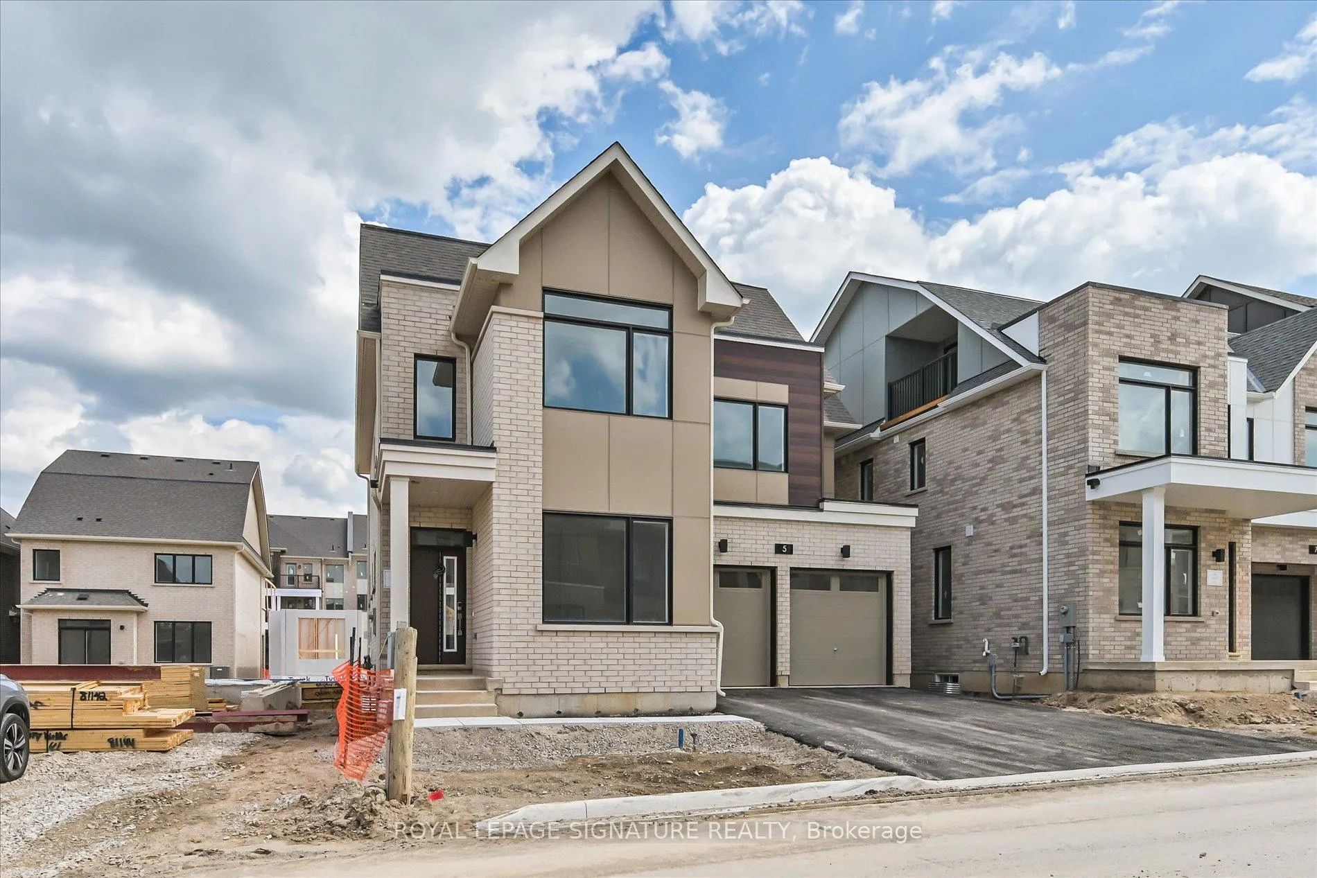 Photo 2 of 5 Oceanic Avenue, Brampton, Northwest Brampton — HOMEH