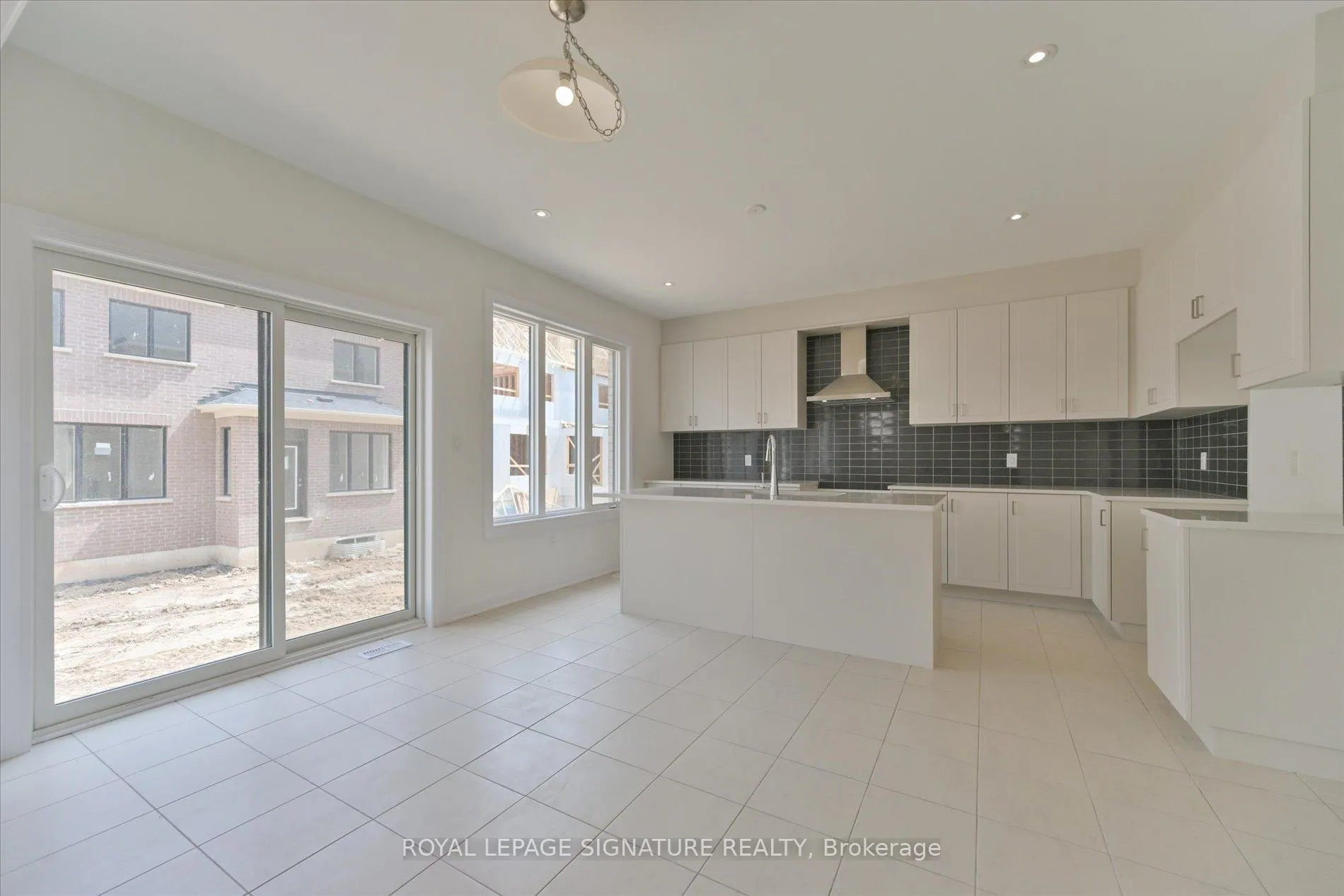 Photo 9 of 5 Oceanic Avenue, Brampton, Northwest Brampton — HOMEH