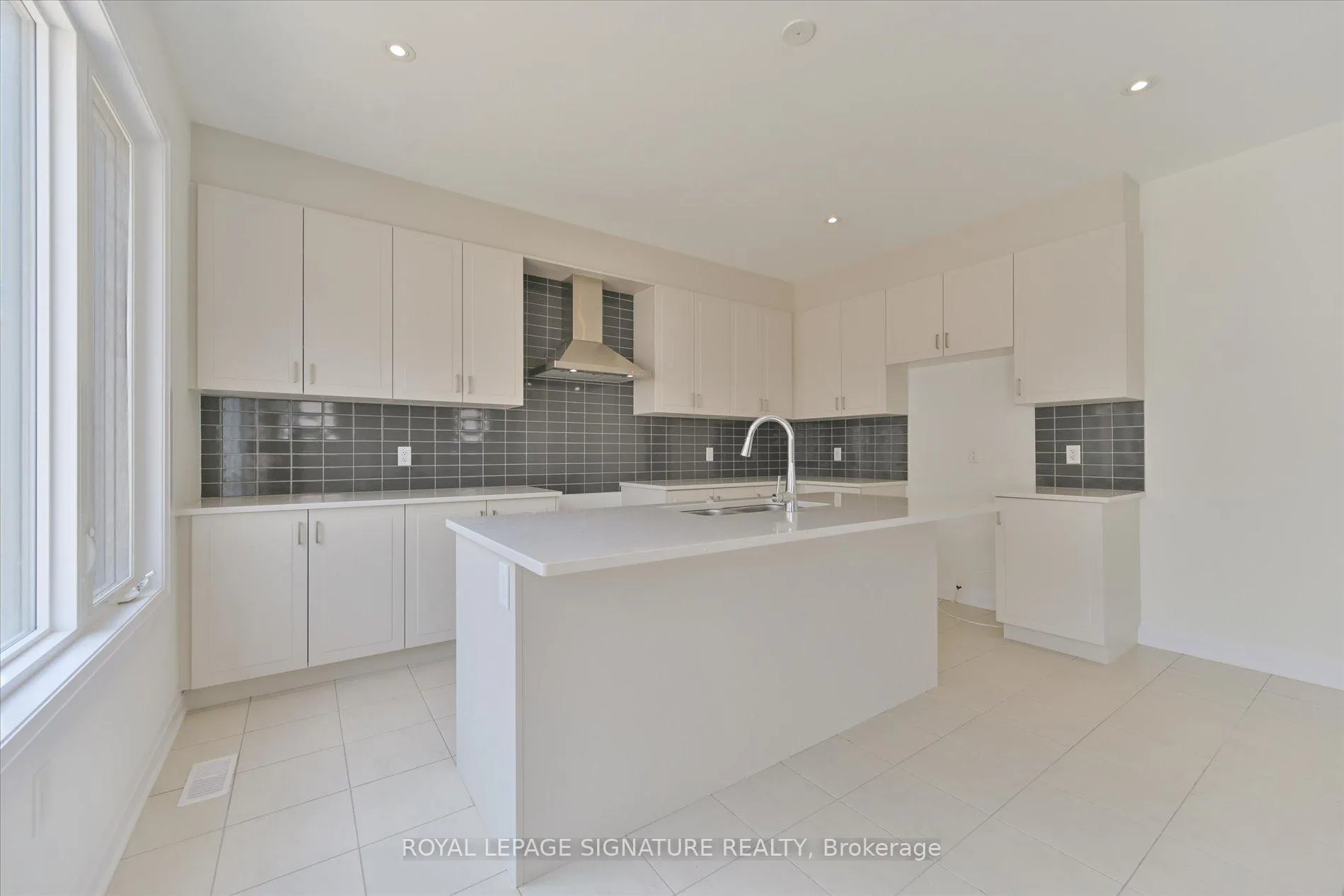 Photo 11 of 5 Oceanic Avenue, Brampton, Northwest Brampton — HOMEH