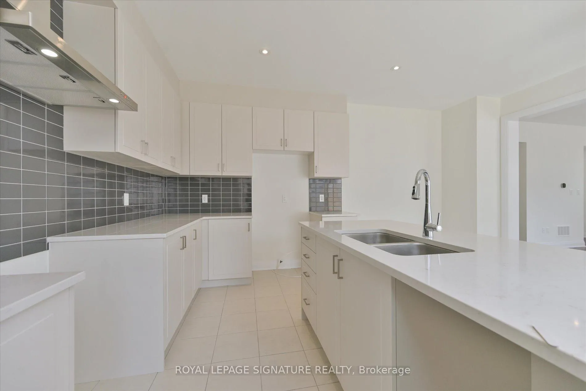 Photo 12 of 5 Oceanic Avenue, Brampton, Northwest Brampton — HOMEH