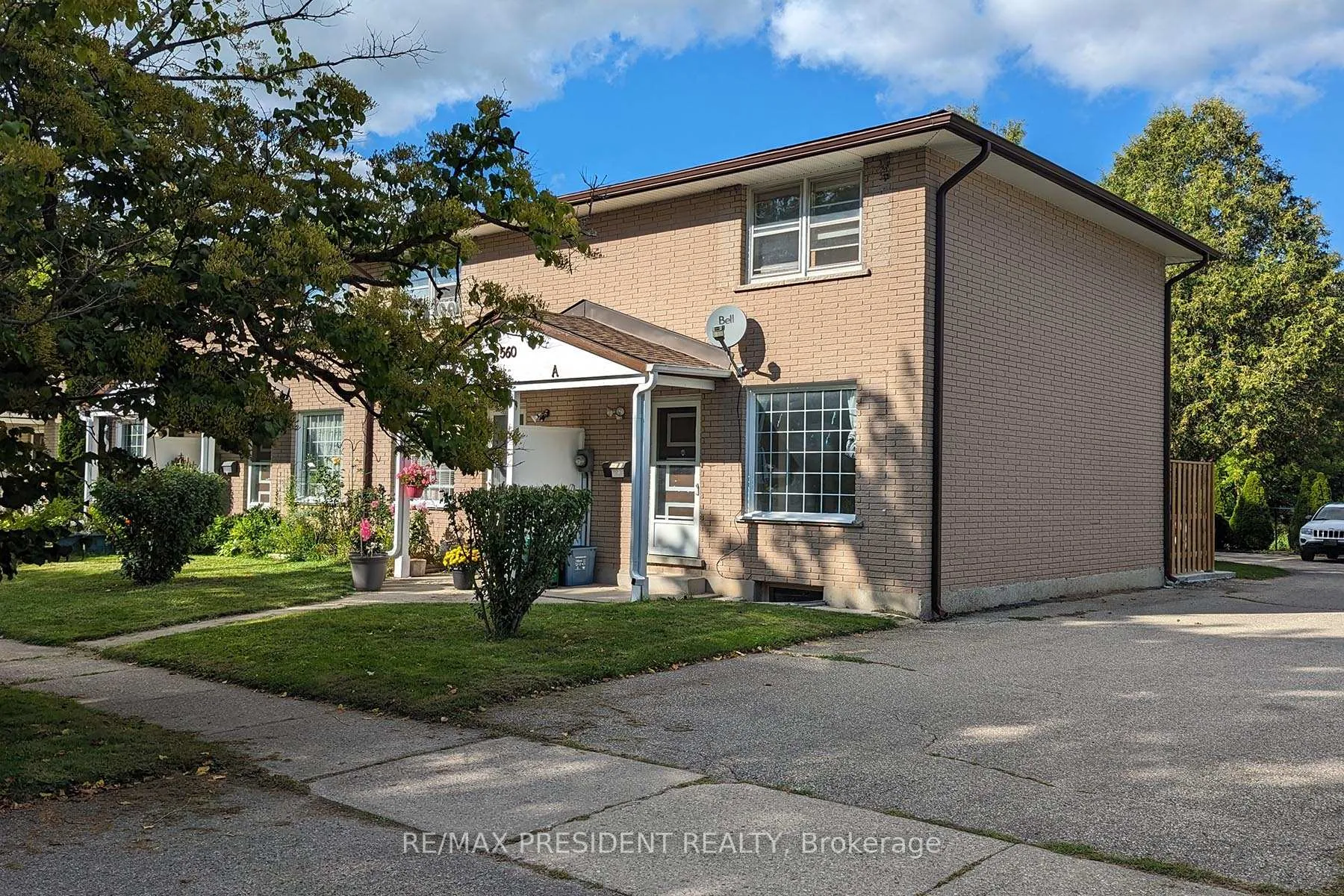 Photo 1 of 560A Brookhaven Crescent, Waterloo — HOMEH