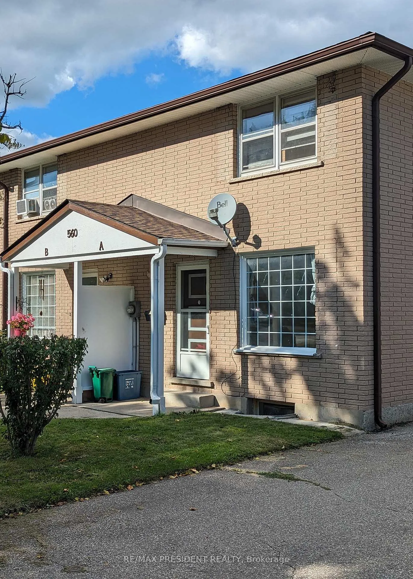 Photo 4 of 560A Brookhaven Crescent, Waterloo — HOMEH
