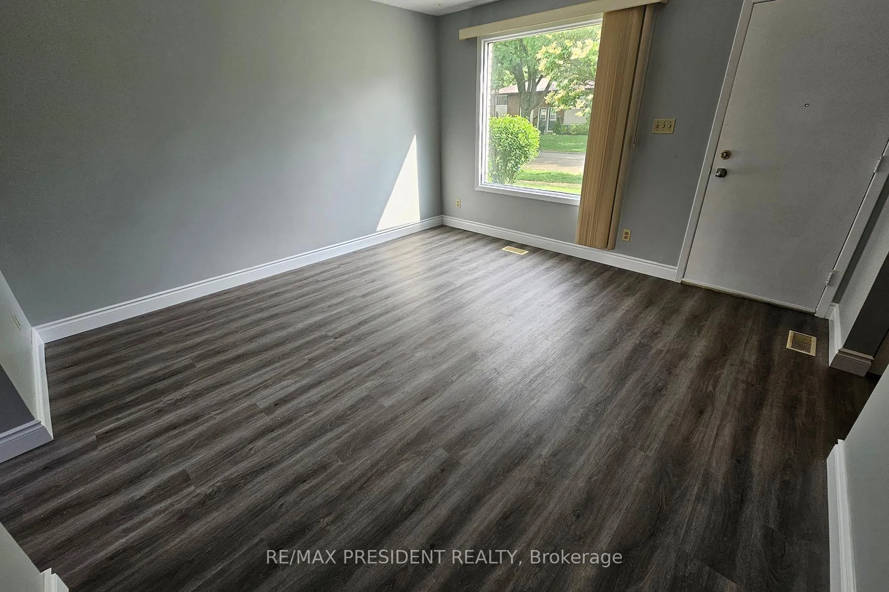 Photo 5 of 560A Brookhaven Crescent, Waterloo — HOMEH