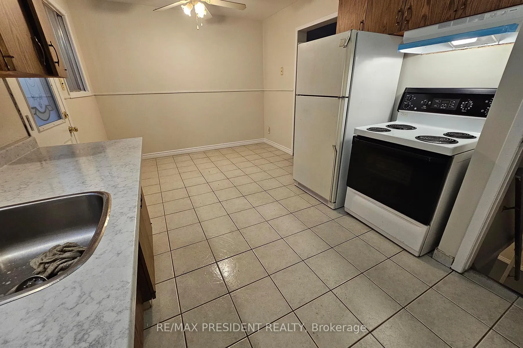 Photo 7 of 560A Brookhaven Crescent, Waterloo — HOMEH