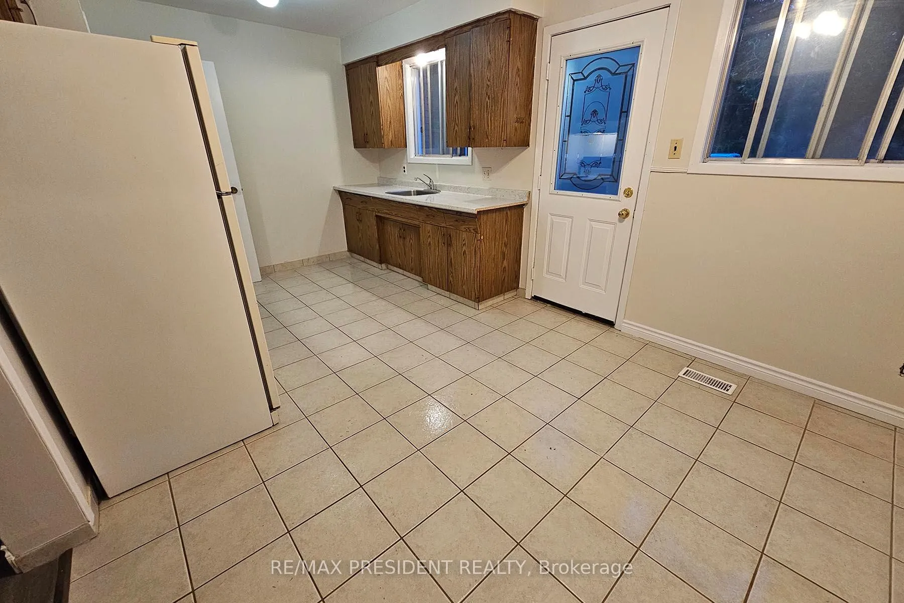 Photo 9 of 560A Brookhaven Crescent, Waterloo — HOMEH