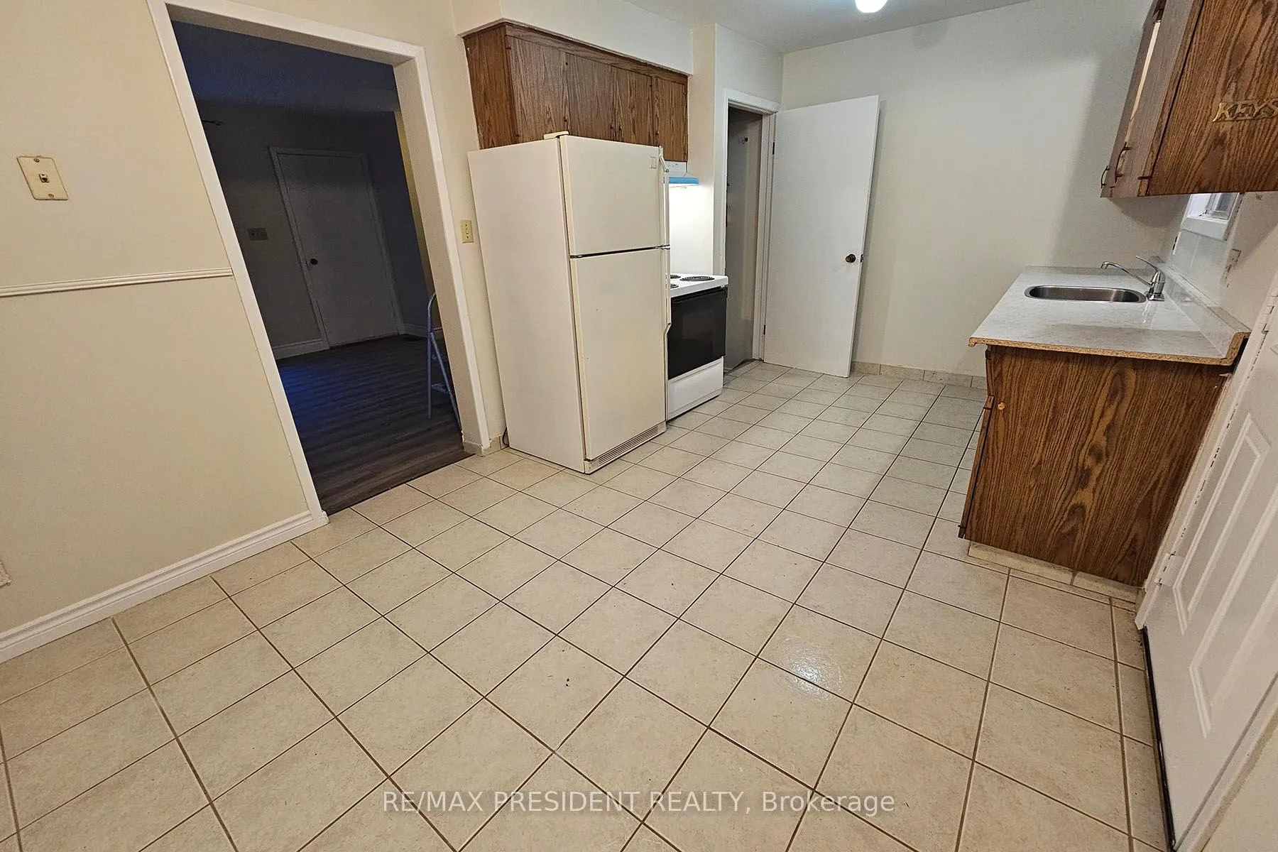 Photo 10 of 560A Brookhaven Crescent, Waterloo — HOMEH