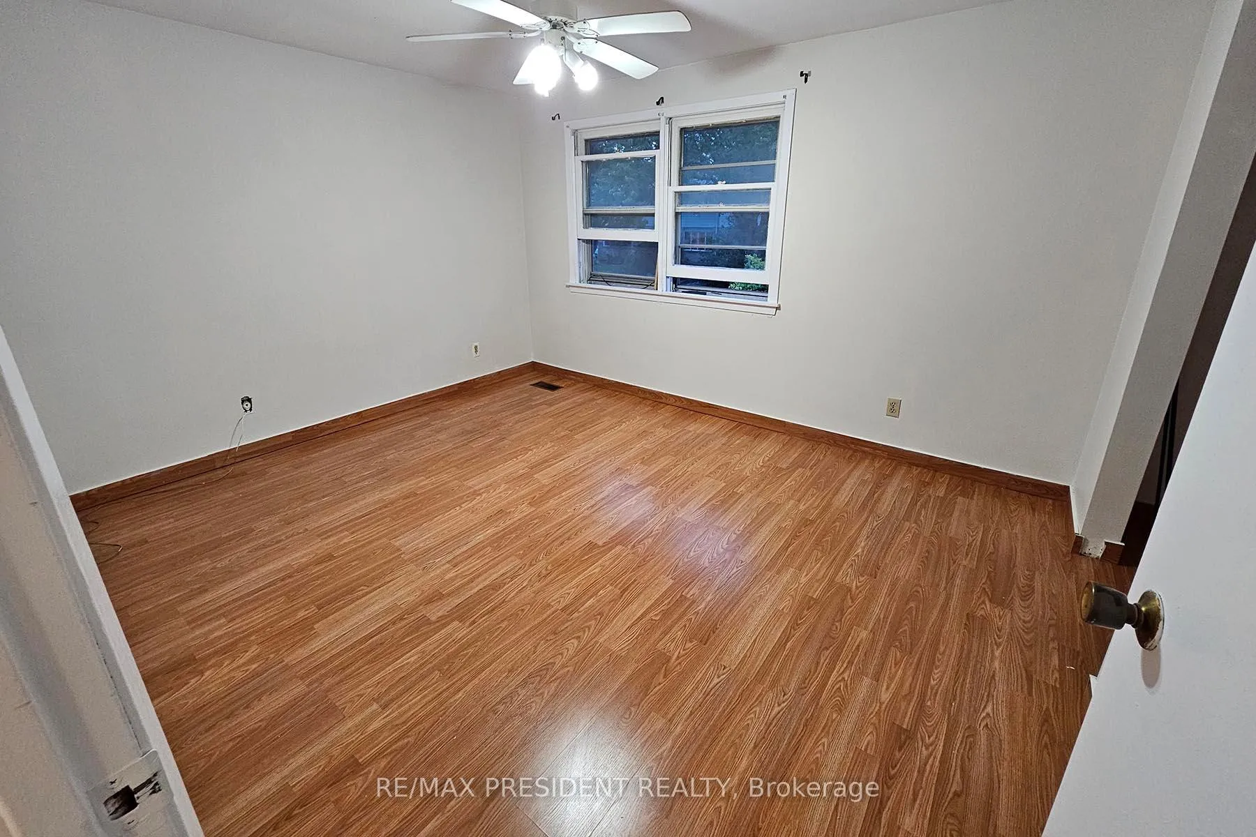 Photo 13 of 560A Brookhaven Crescent, Waterloo — HOMEH