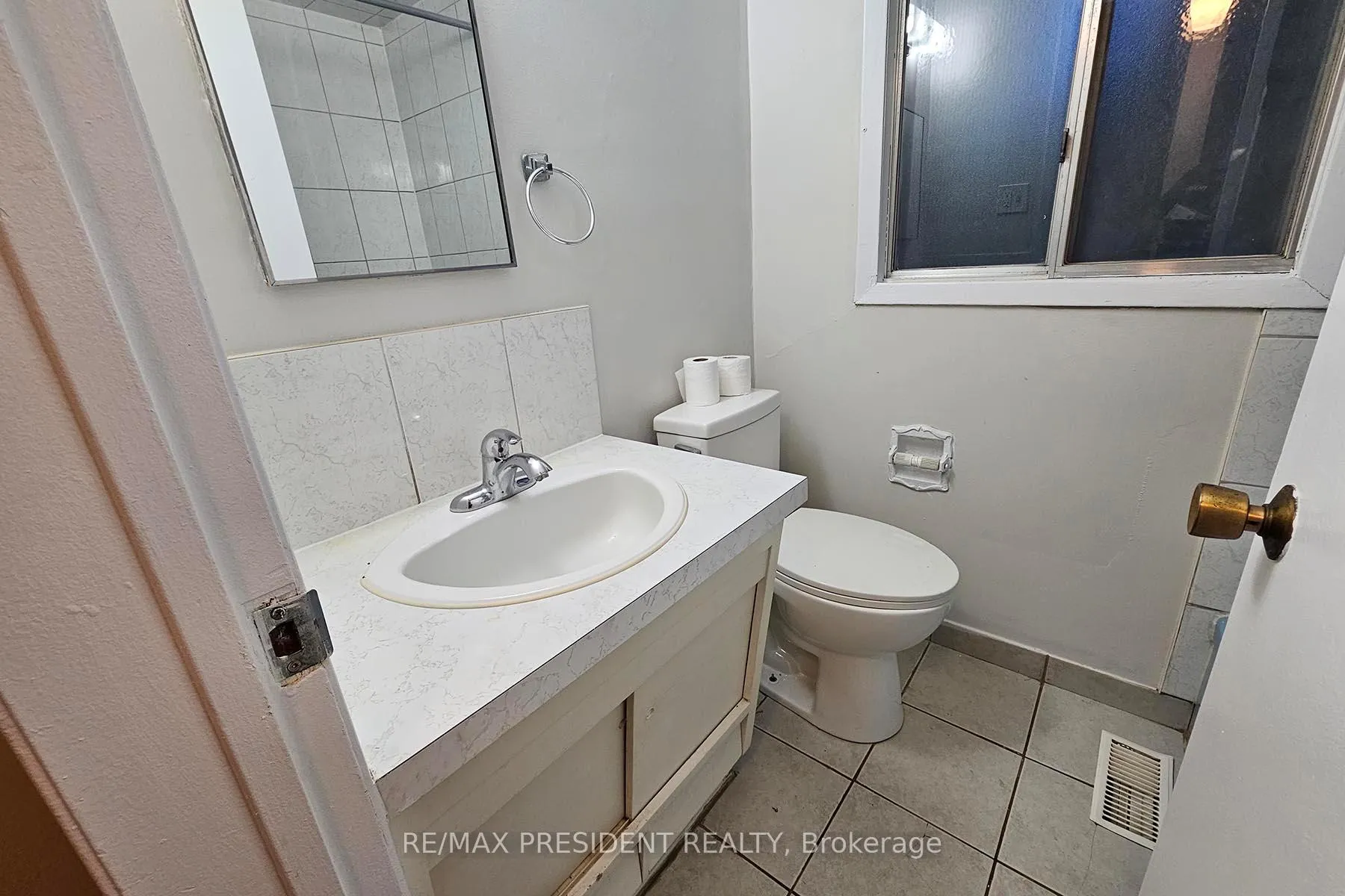 Photo 16 of 560A Brookhaven Crescent, Waterloo — HOMEH