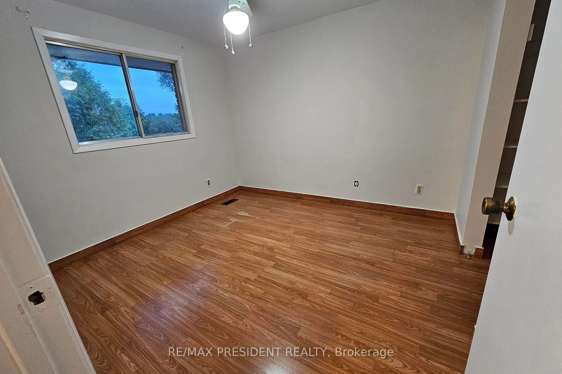 Photo 17 of 560A Brookhaven Crescent, Waterloo — HOMEH