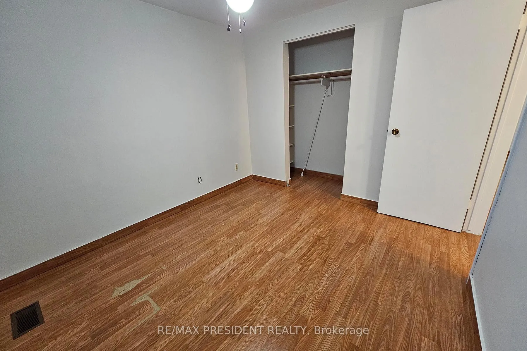 Photo 18 of 560A Brookhaven Crescent, Waterloo — HOMEH