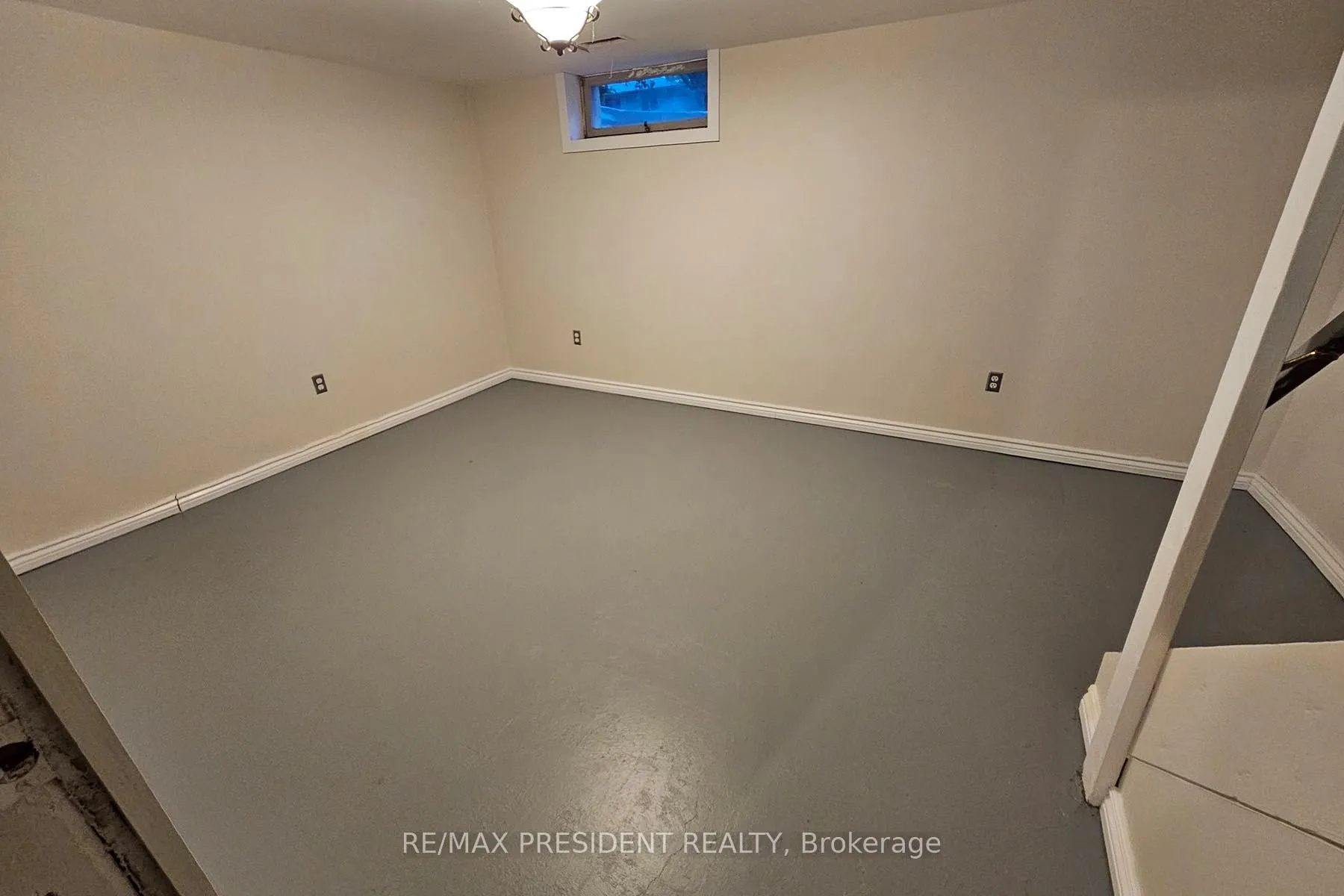 Photo 23 of 560A Brookhaven Crescent, Waterloo — HOMEH