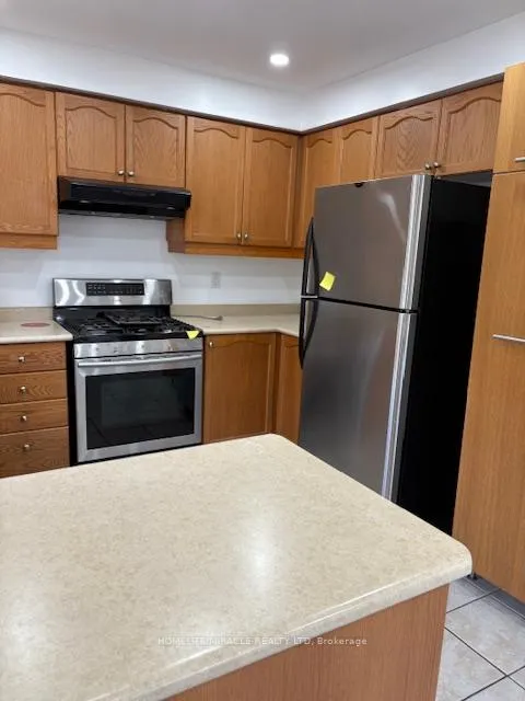 Photo 5 of 43 Allangrove Drive, Brampton, Fletcher's Meadow — HOMEH