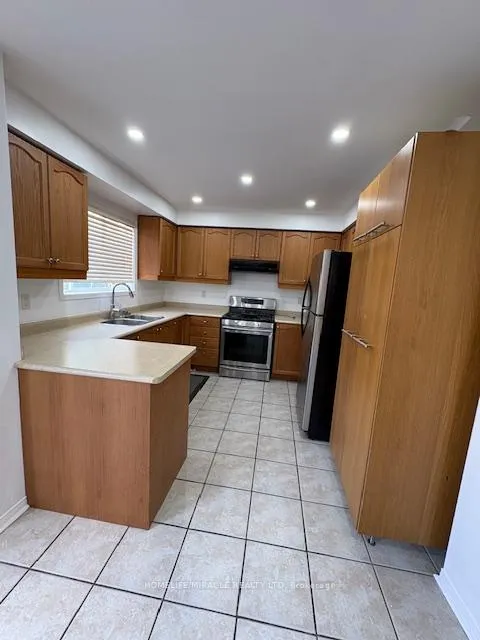 Photo 8 of 43 Allangrove Drive, Brampton, Fletcher's Meadow — HOMEH