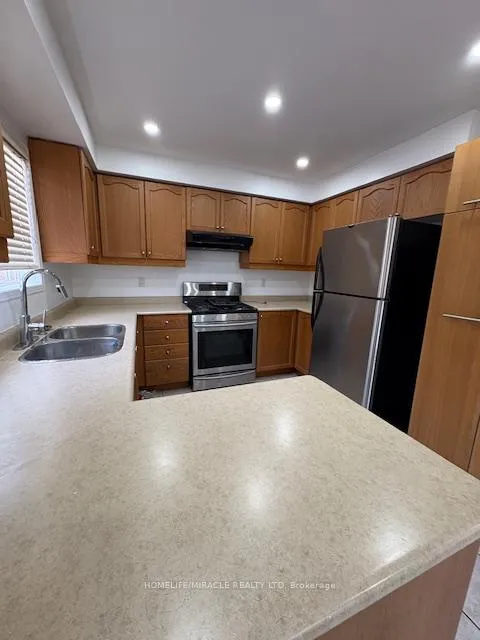 Photo 9 of 43 Allangrove Drive, Brampton, Fletcher's Meadow — HOMEH