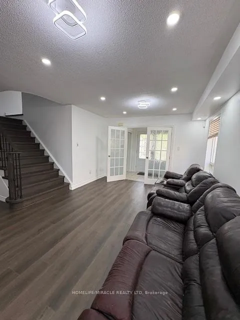 Photo 11 of 43 Allangrove Drive, Brampton, Fletcher's Meadow — HOMEH