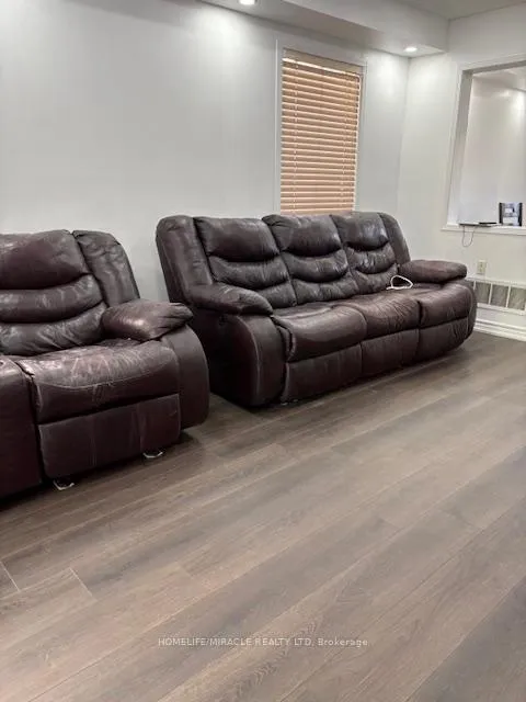 Photo 13 of 43 Allangrove Drive, Brampton, Fletcher's Meadow — HOMEH