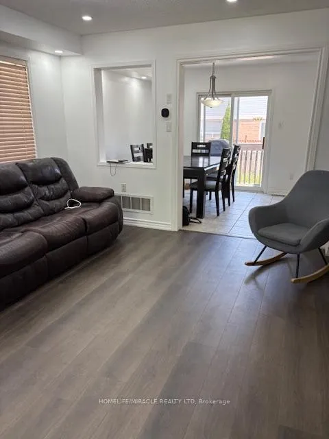 Photo 16 of 43 Allangrove Drive, Brampton, Fletcher's Meadow — HOMEH