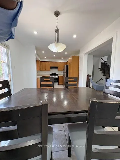 Photo 20 of 43 Allangrove Drive, Brampton, Fletcher's Meadow — HOMEH