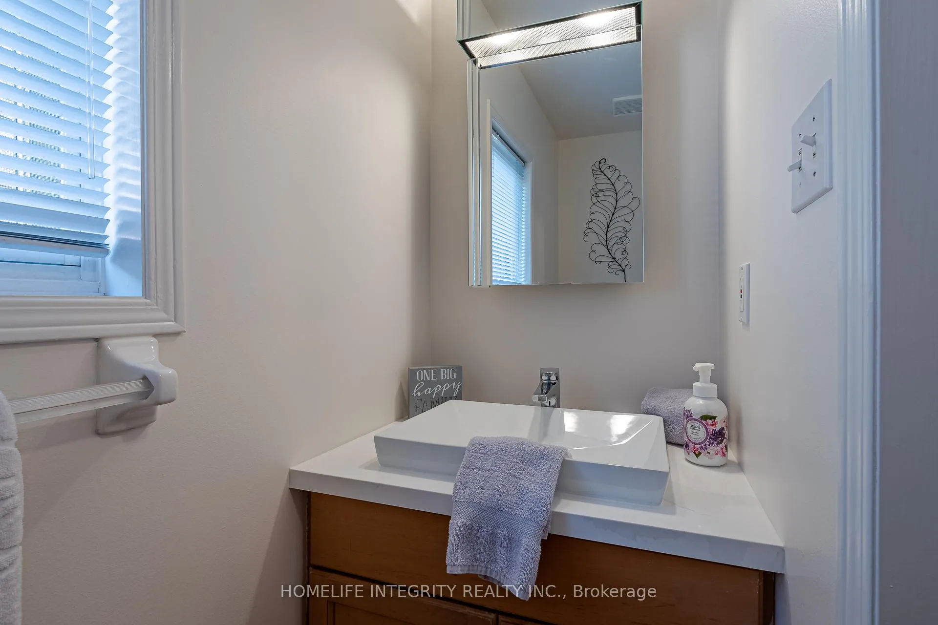 Photo 5 of 204 Greenbriar Road, New Tecumseth, Alliston — HOMEH