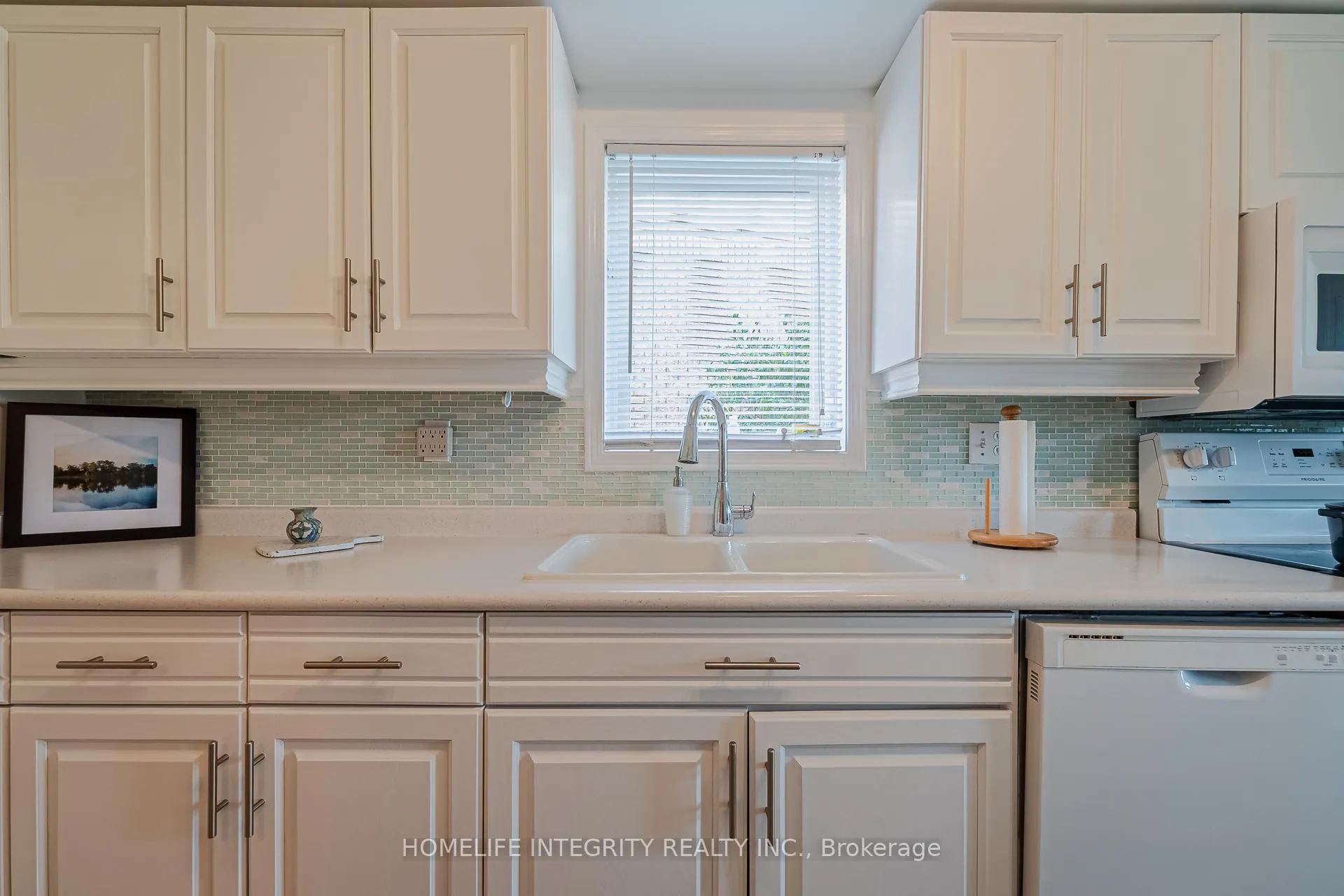 Photo 8 of 204 Greenbriar Road, New Tecumseth, Alliston — HOMEH
