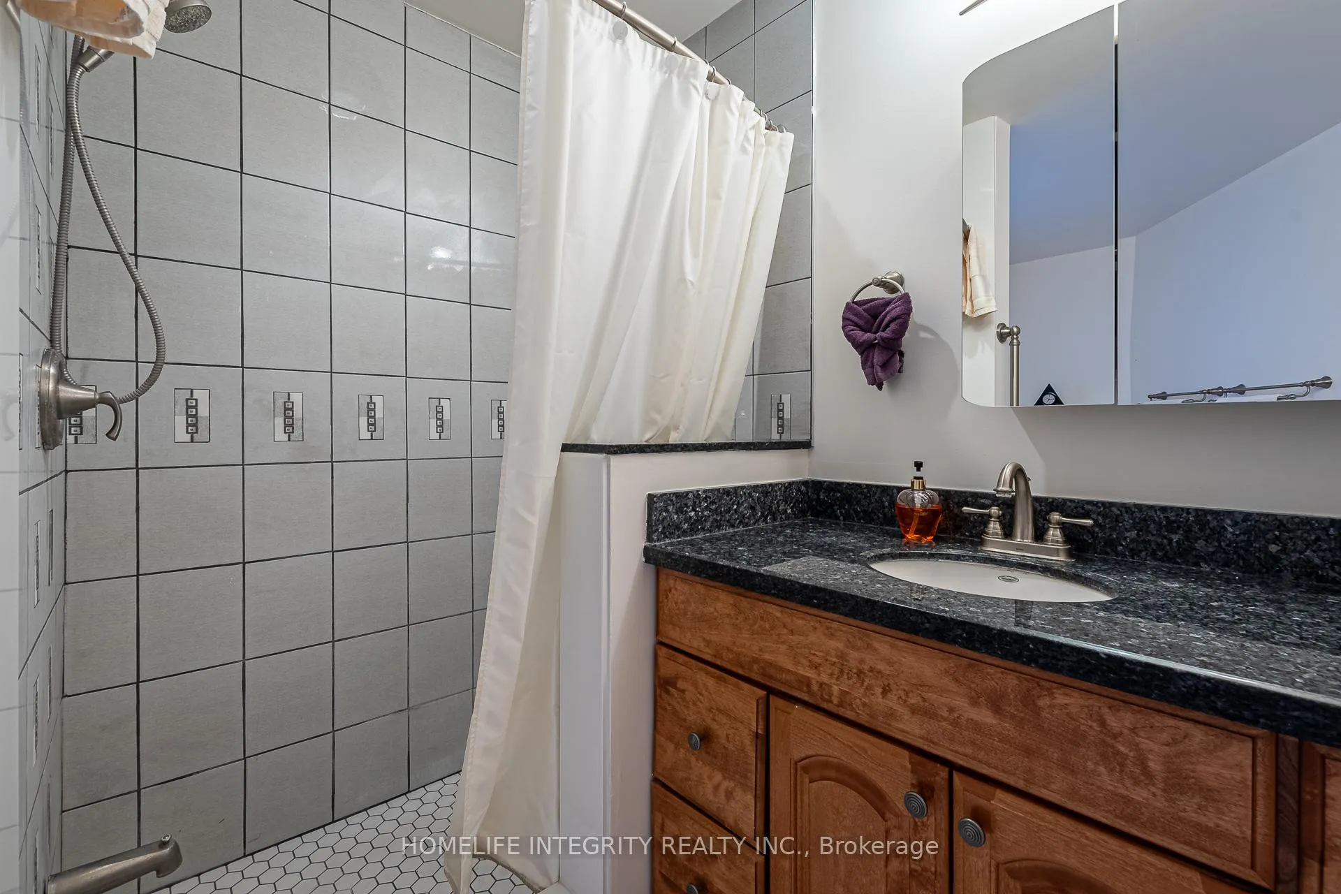 Photo 22 of 204 Greenbriar Road, New Tecumseth, Alliston — HOMEH