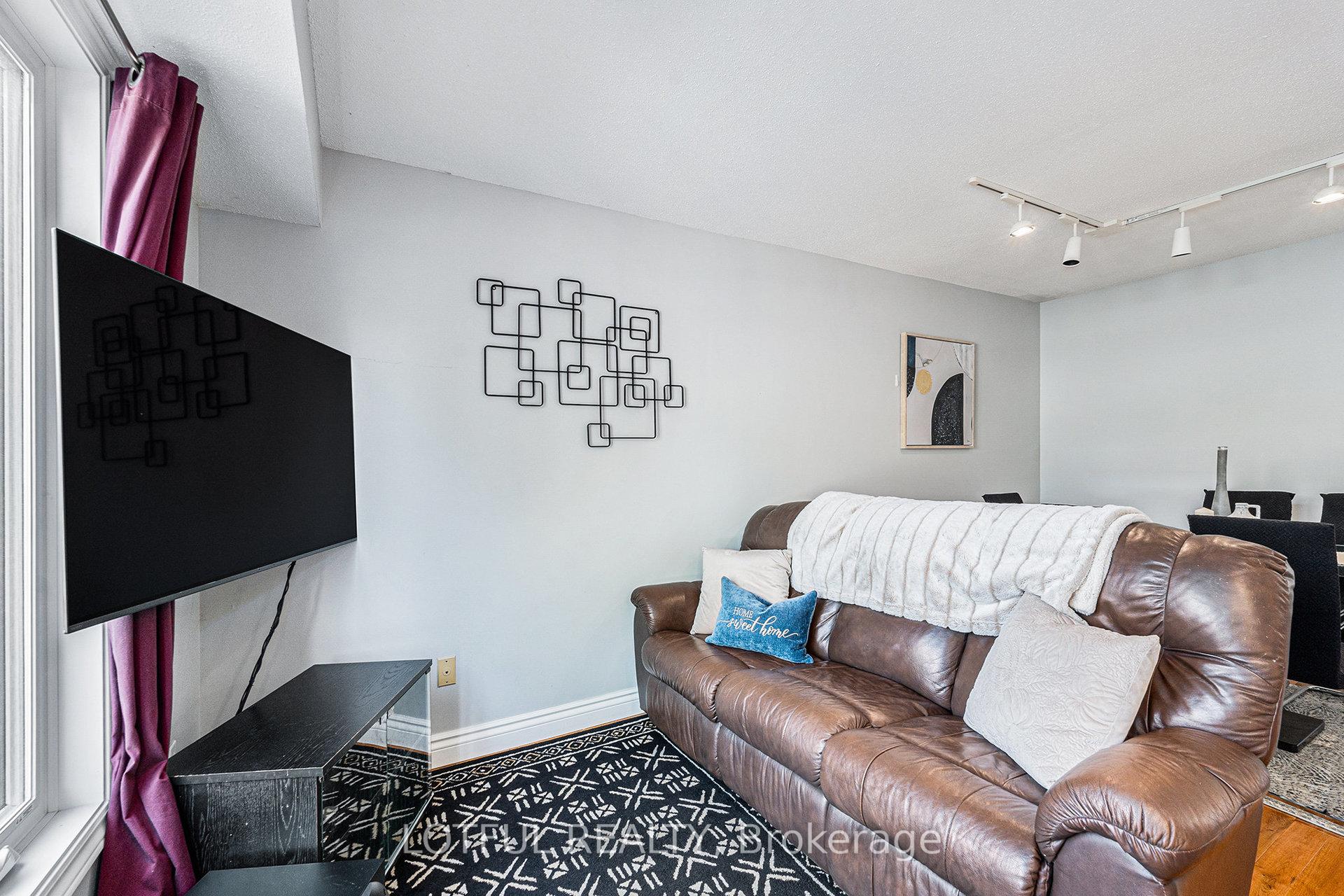 Photo 9 of 107 Queensbury Drive, Ottawa, Barrhaven - Longfields — HOMEH