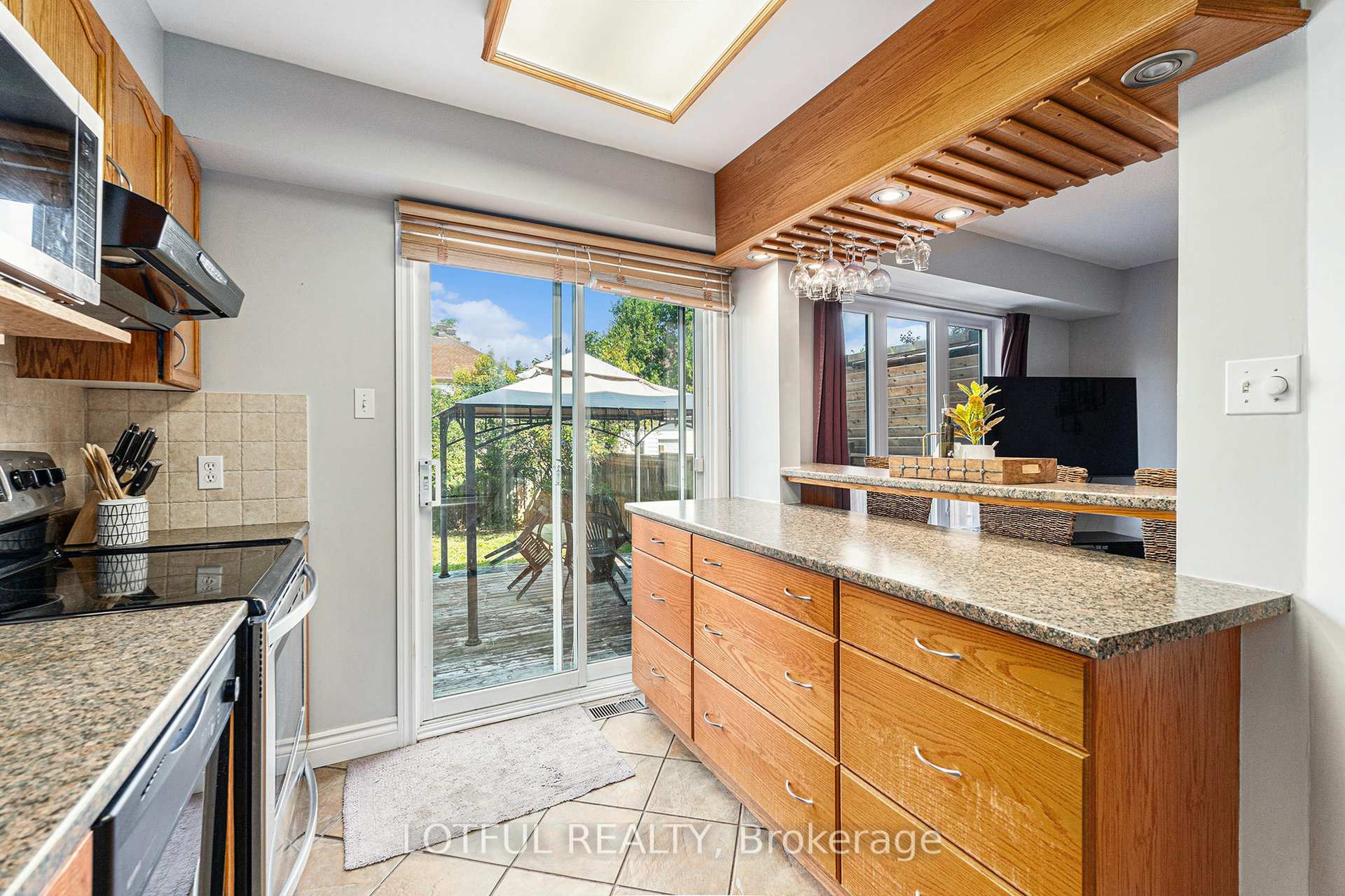 Photo 11 of 107 Queensbury Drive, Ottawa, Barrhaven - Longfields — HOMEH