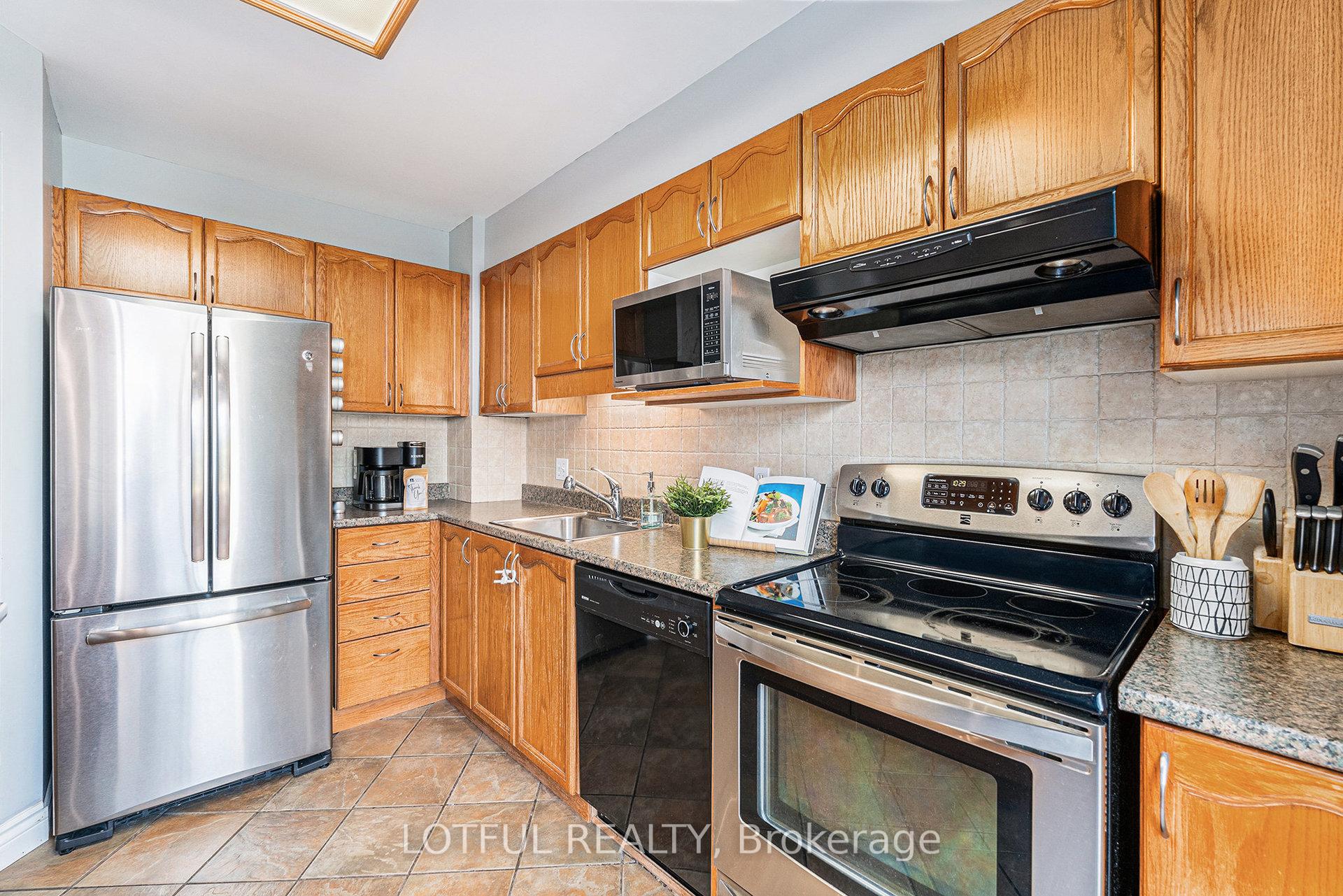 Photo 12 of 107 Queensbury Drive, Ottawa, Barrhaven - Longfields — HOMEH