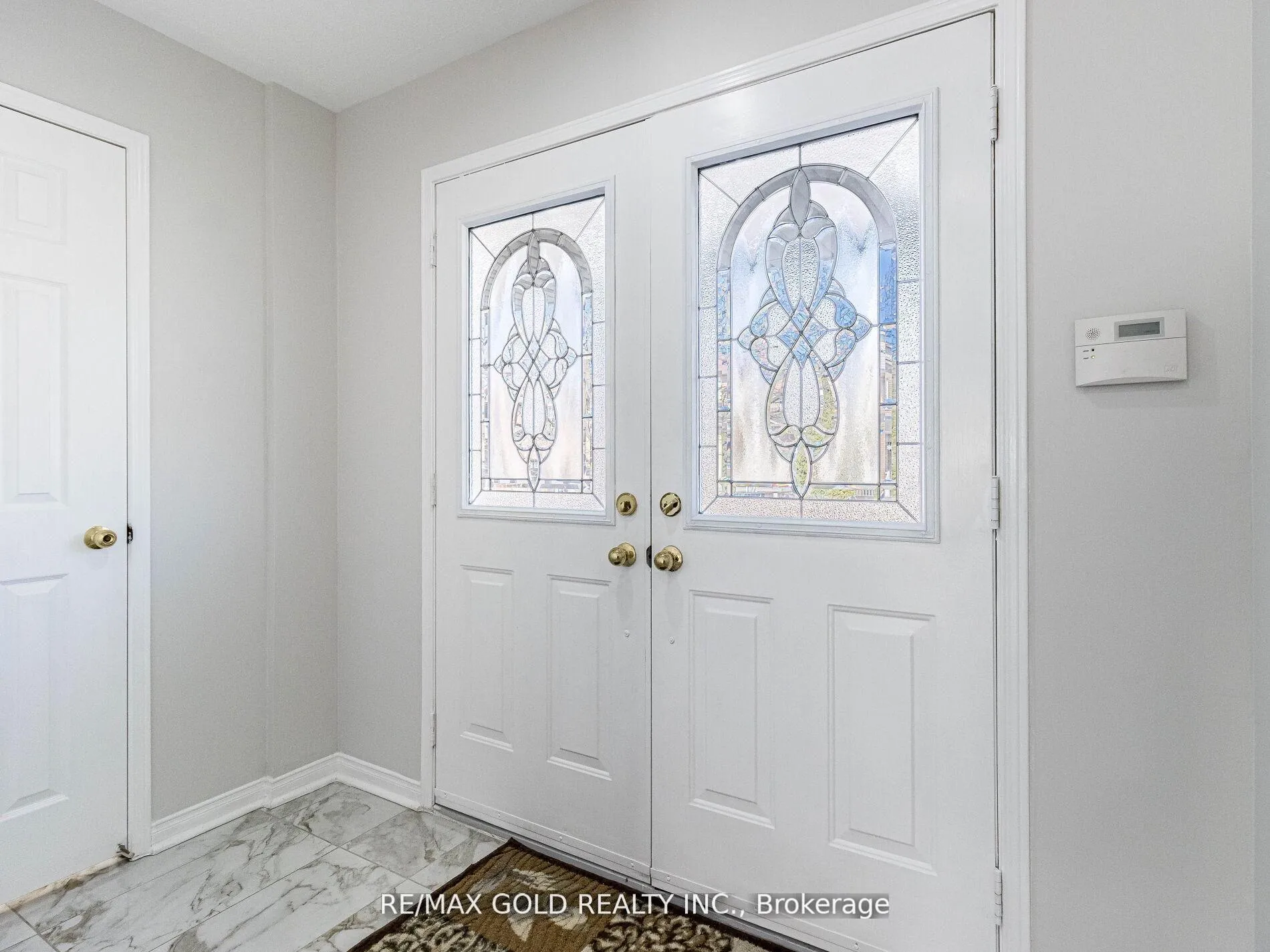 Photo 5 of 10 Chestermere Crescent, Brampton, Fletcher's Meadow — HOMEH