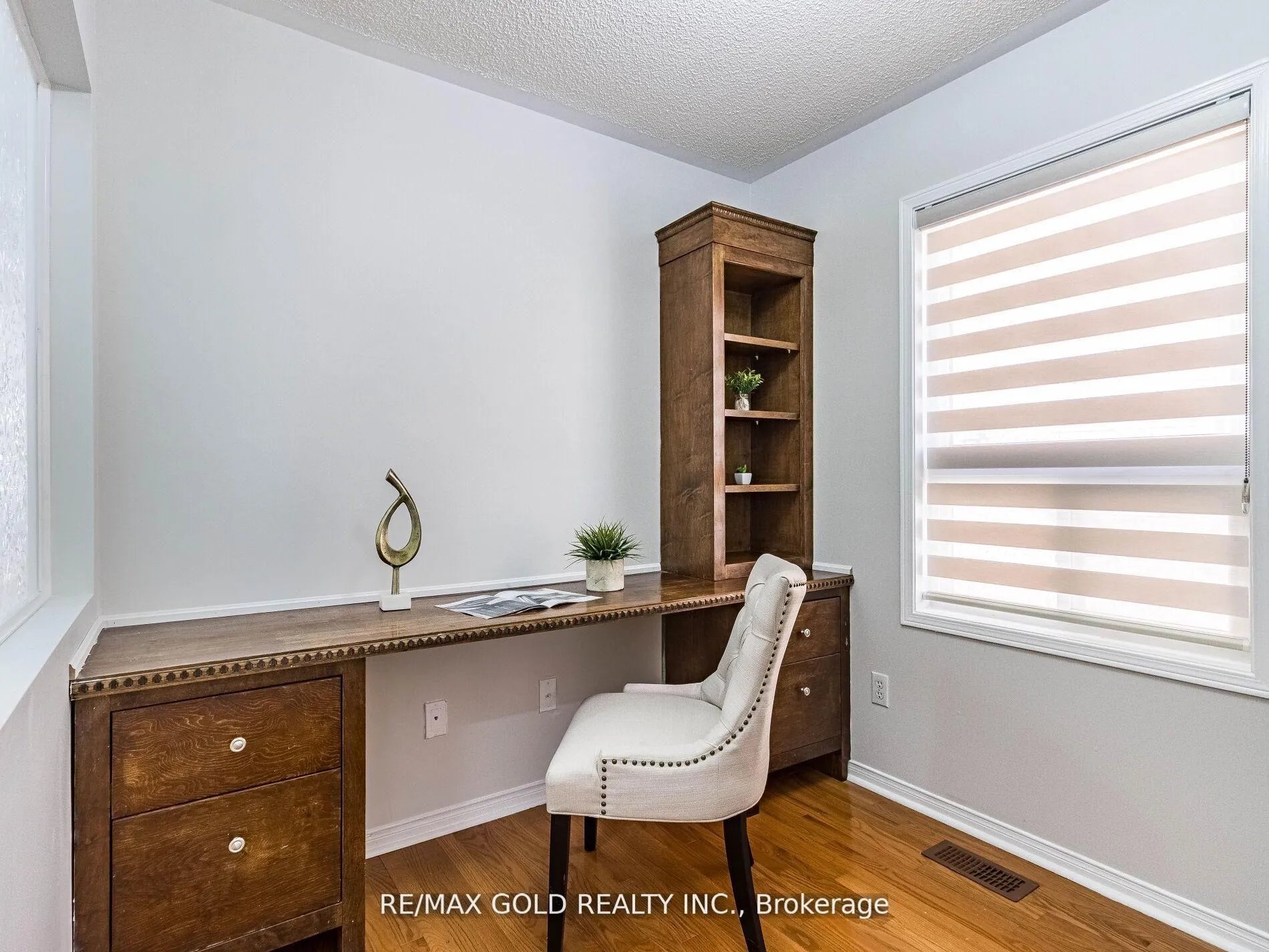 Photo 8 of 10 Chestermere Crescent, Brampton, Fletcher's Meadow — HOMEH