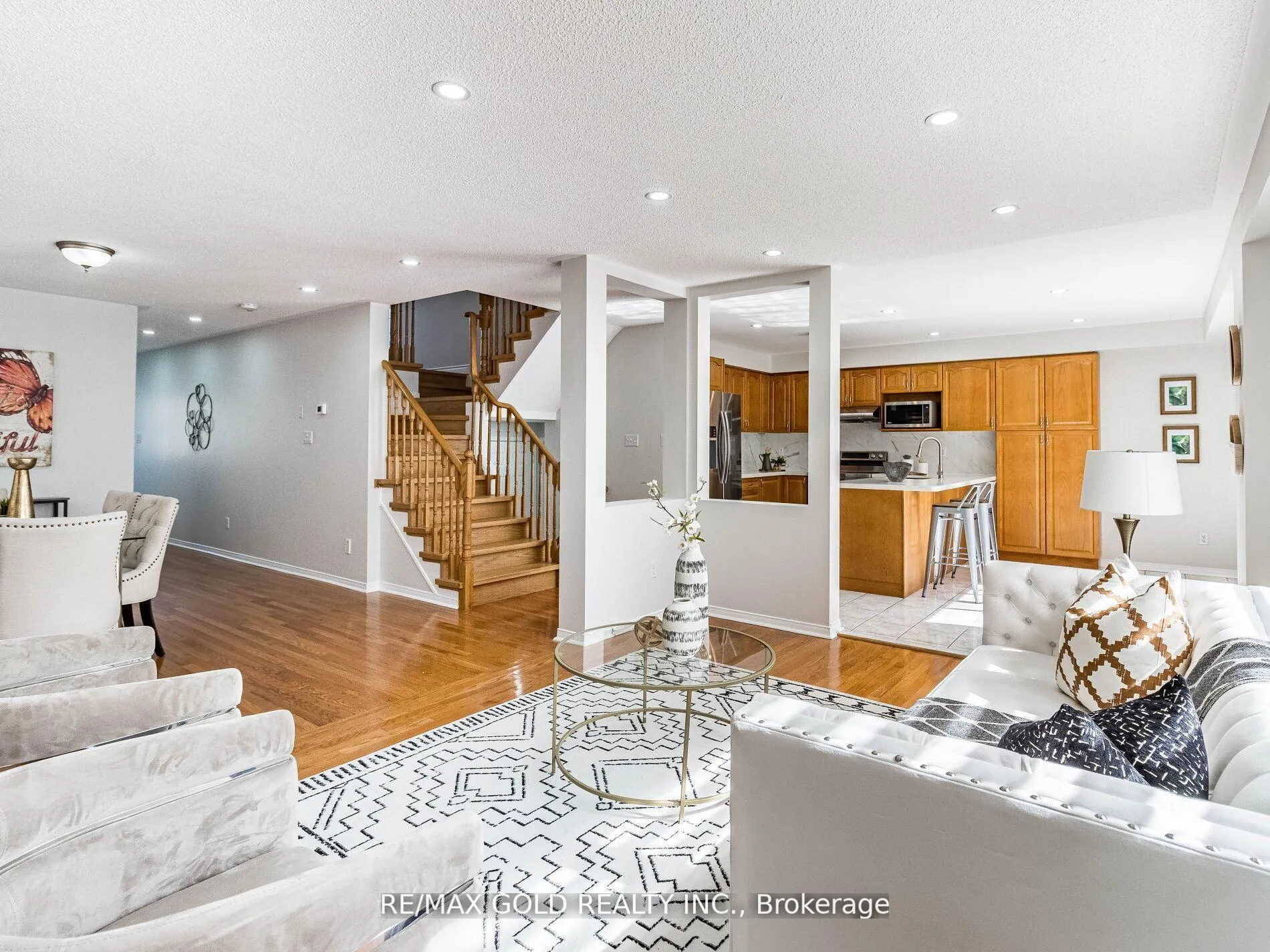 Photo 15 of 10 Chestermere Crescent, Brampton, Fletcher's Meadow — HOMEH