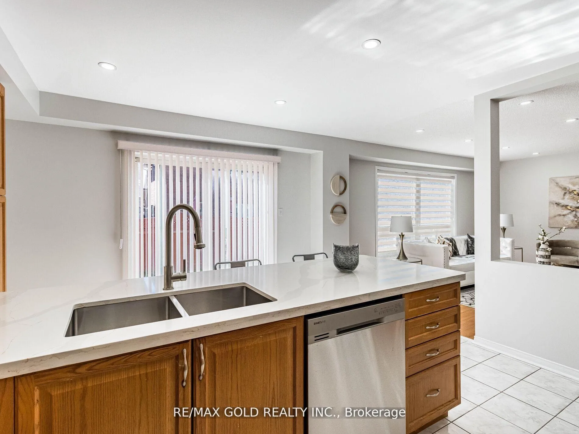 Photo 21 of 10 Chestermere Crescent, Brampton, Fletcher's Meadow — HOMEH