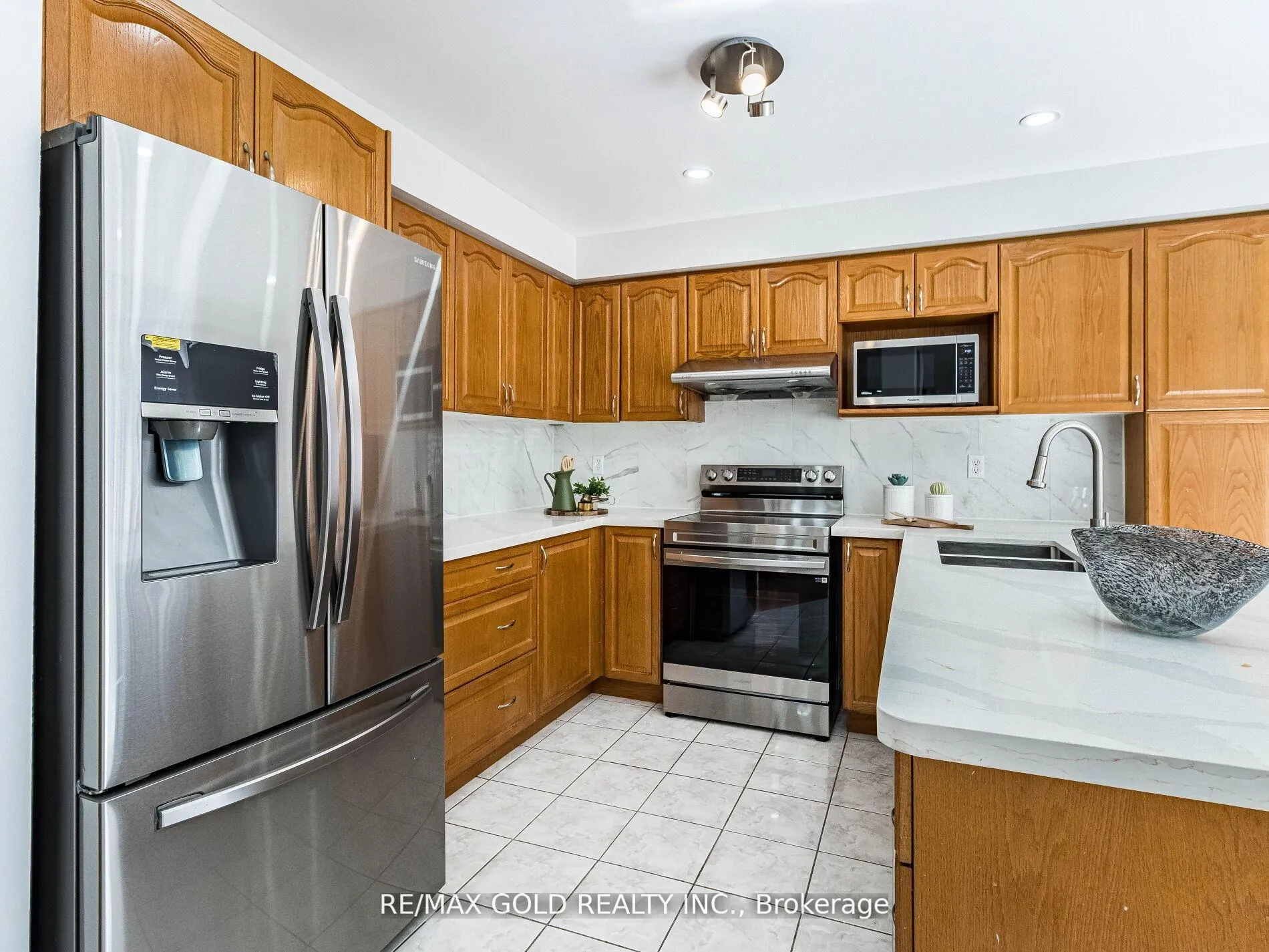 Photo 22 of 10 Chestermere Crescent, Brampton, Fletcher's Meadow — HOMEH