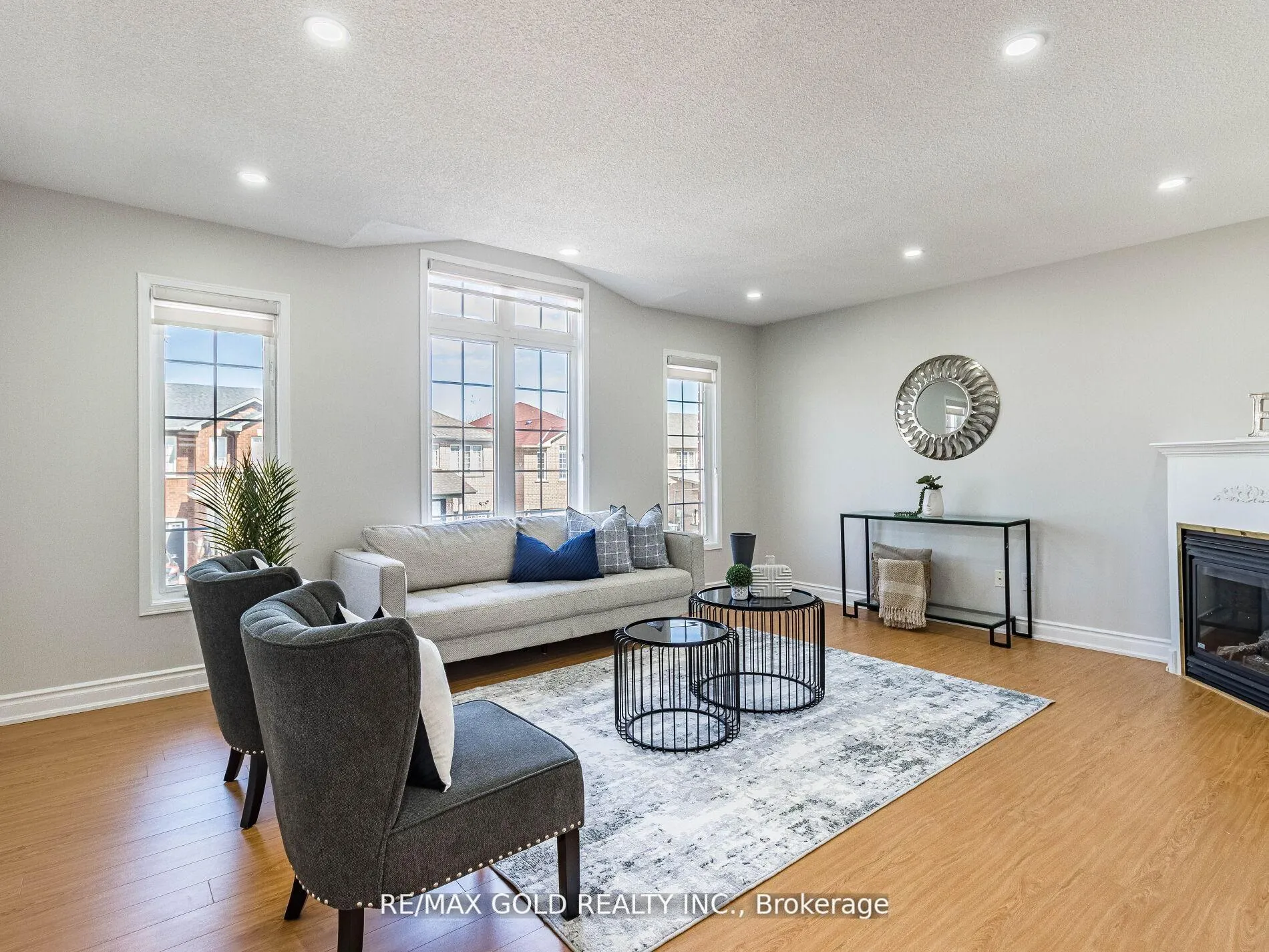 Photo 24 of 10 Chestermere Crescent, Brampton, Fletcher's Meadow — HOMEH